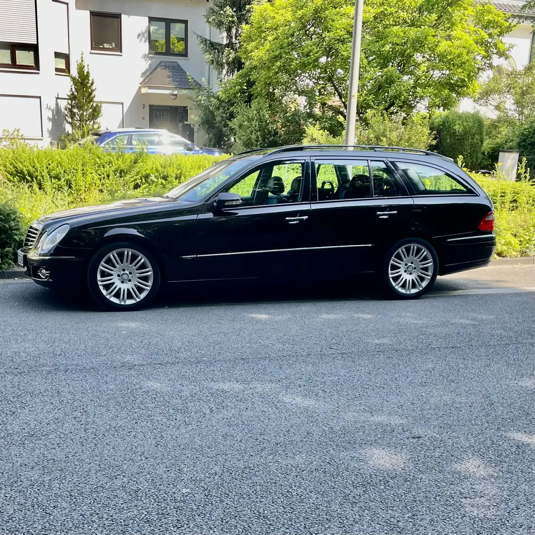 Mercedes-Benz E 350 E 350 T CGI (211.257) Černá - 1