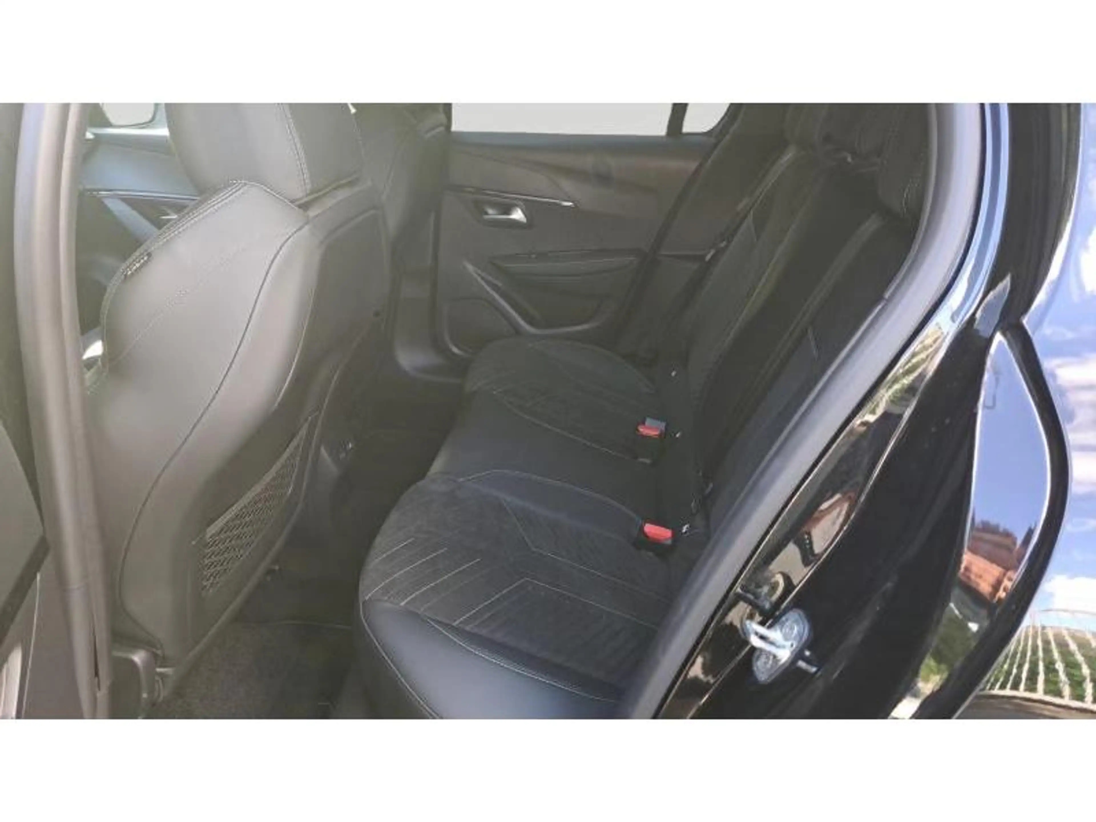 Peugeot 208 GT MILD HYBRIDE 145 CV DCS6 + ALCANTARA — photo 14