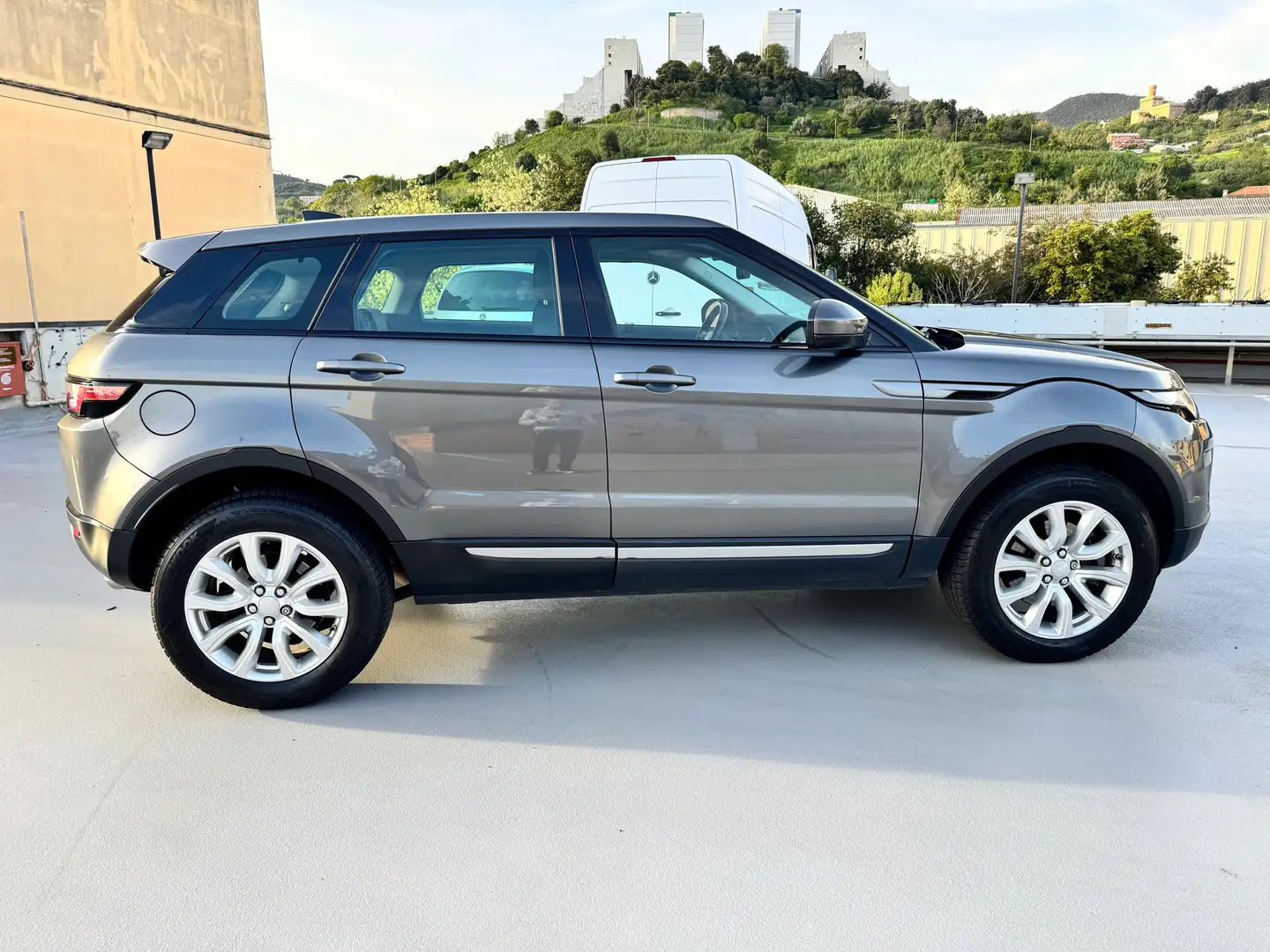 Land Rover Range Rover Evoque Evoque 5p 2.0 td4 SE 150cv auto Pelle Grigio - 1