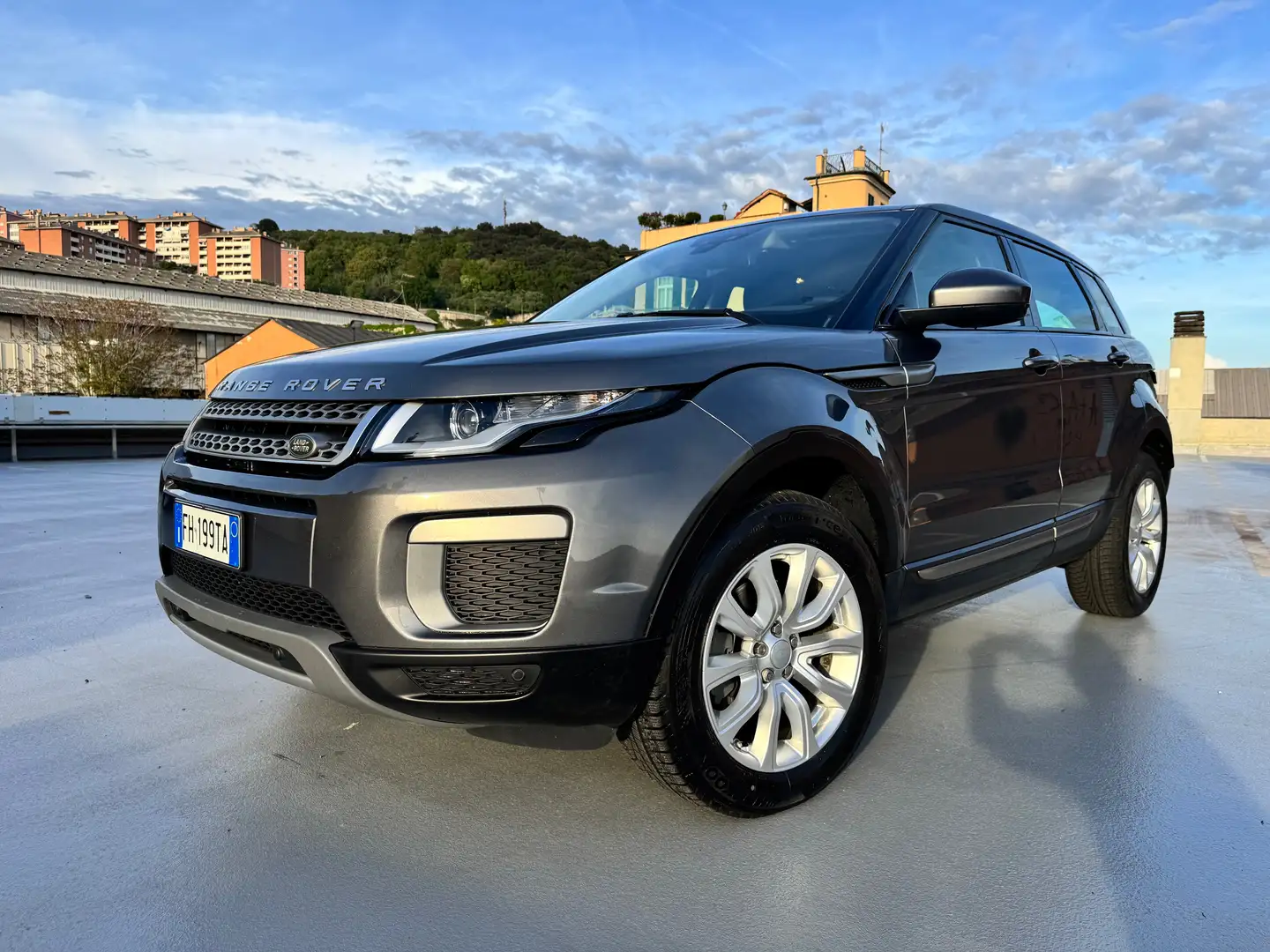 Land Rover Range Rover Evoque Evoque 5p 2.0 td4 SE 150cv auto Pelle navi Grau - 2
