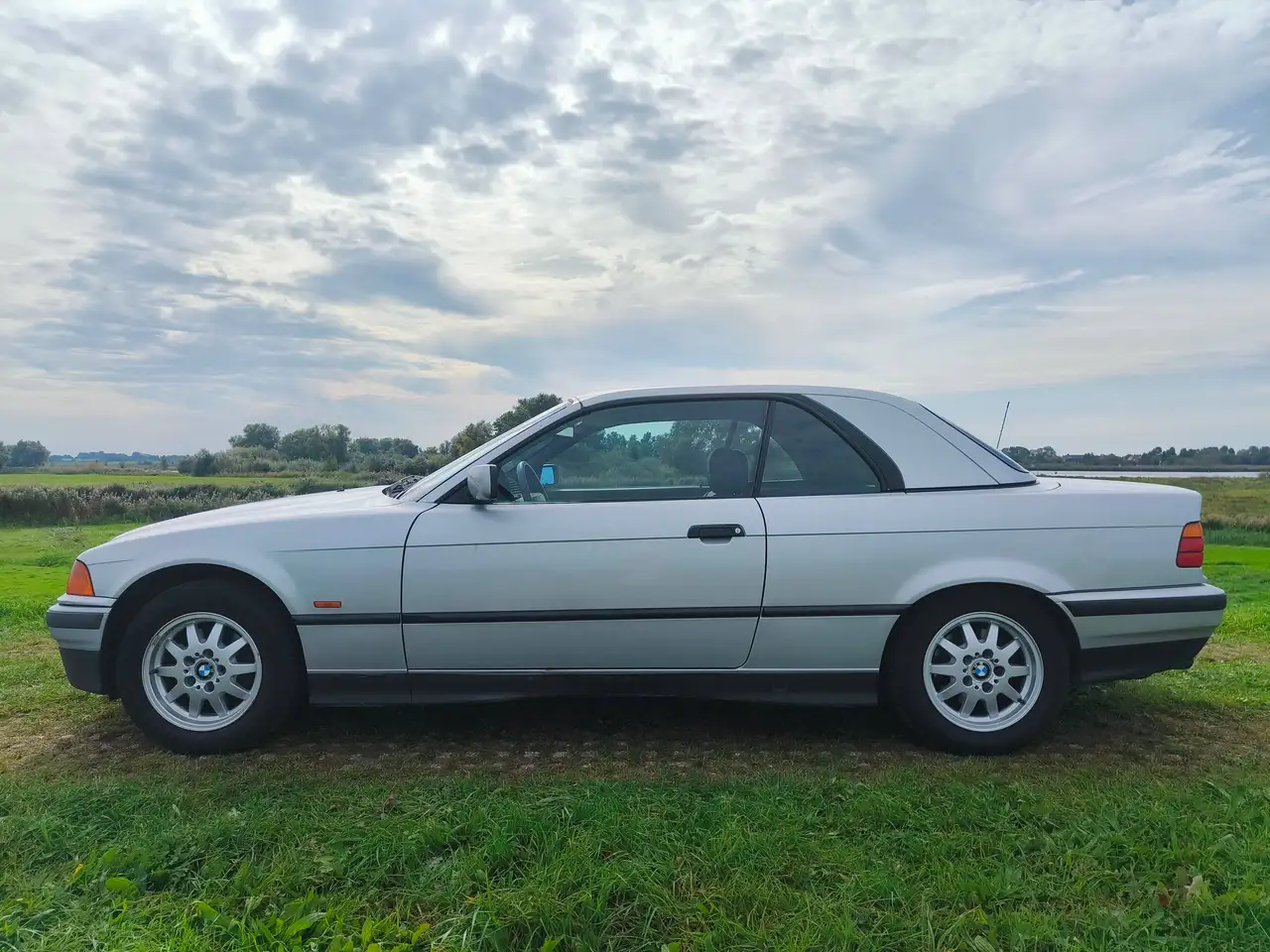 BMW 320i E36 Cabriolet (trekhaak), foto 8