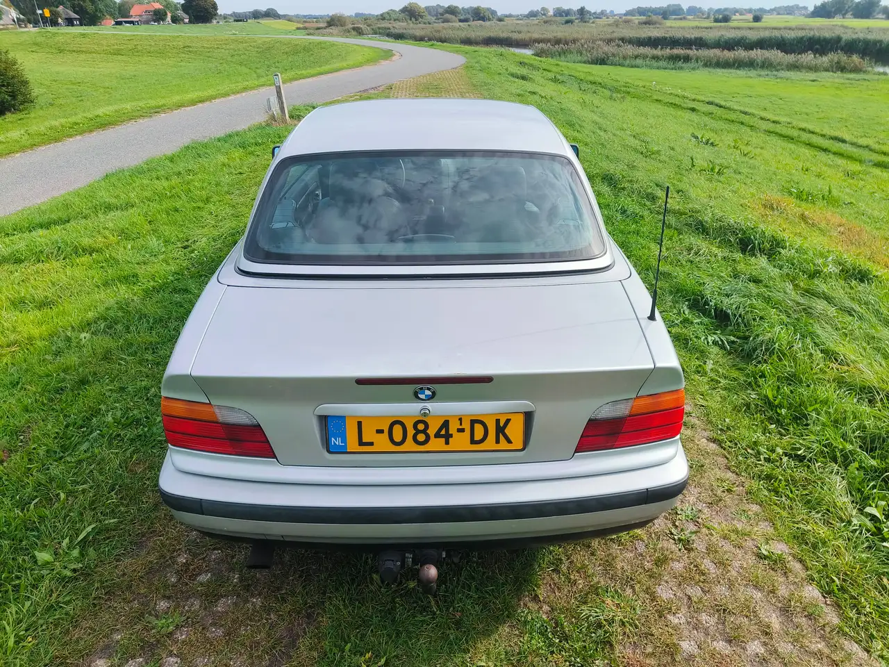 BMW 320i E36 Cabriolet (trekhaak), foto 6