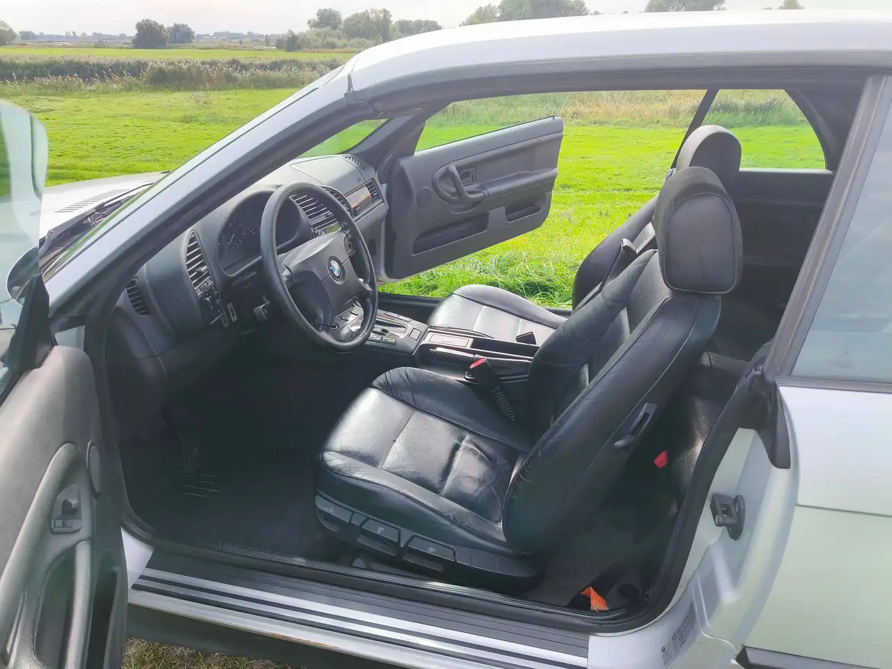 BMW 320i E36 Cabriolet (trekhaak), foto 9