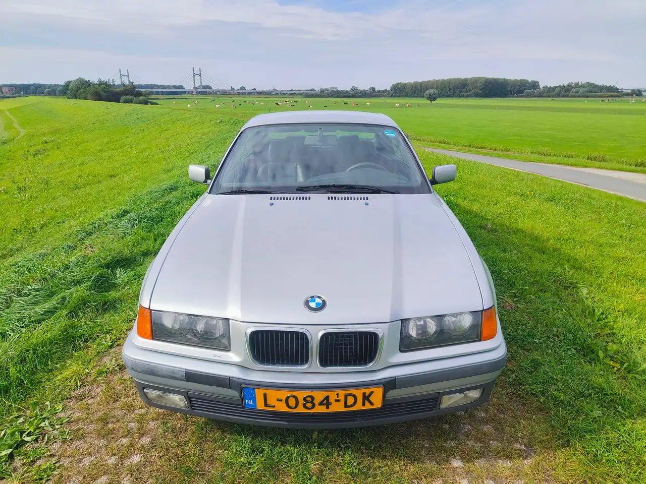 BMW 320i E36 Cabriolet (trekhaak), foto 2