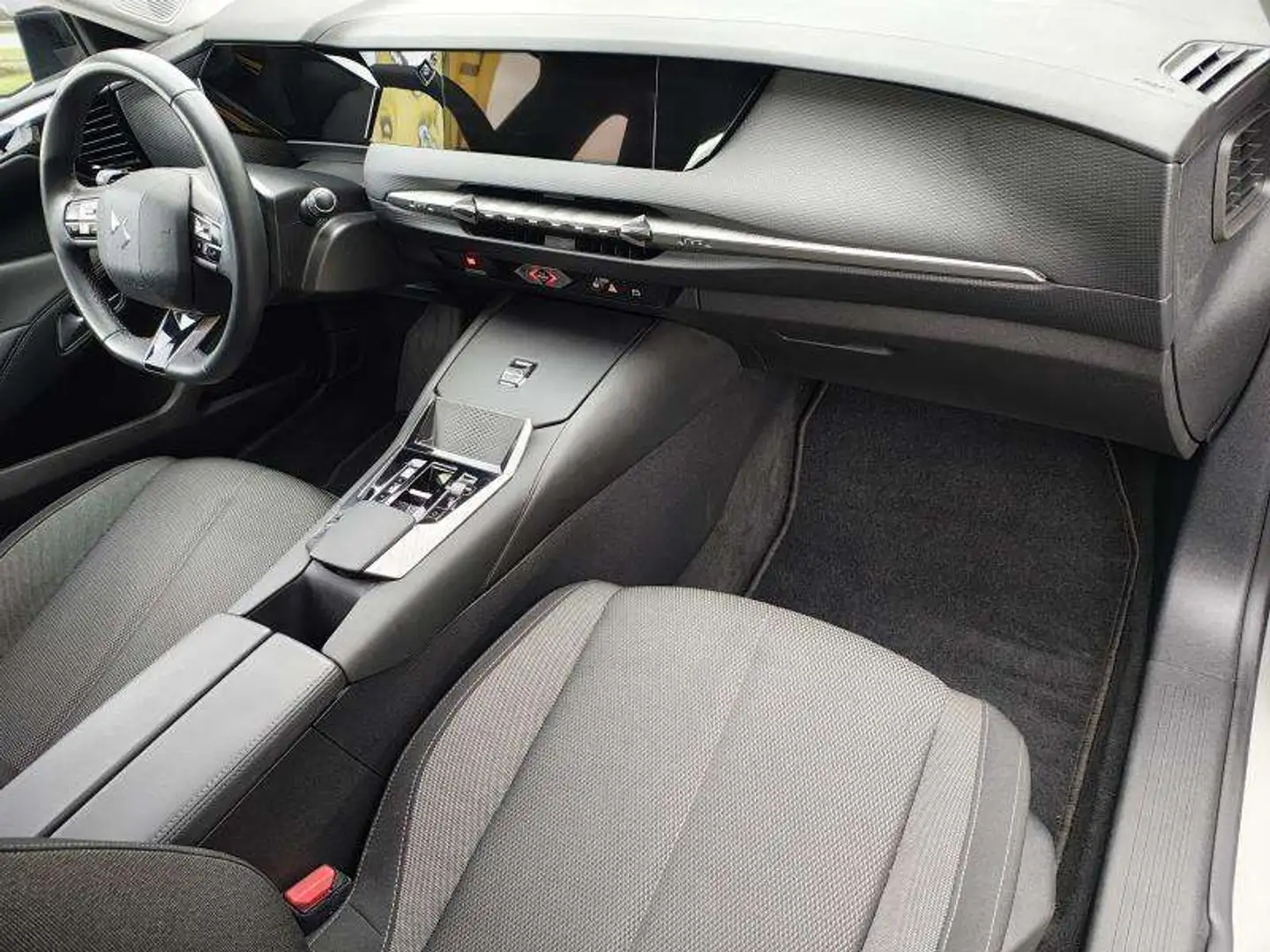 DS Automobiles DS 4 Bastille + / EAT8 / 130ch Gris - 2