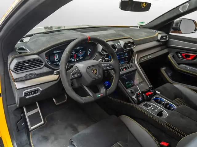 Lamborghini Urus view 15