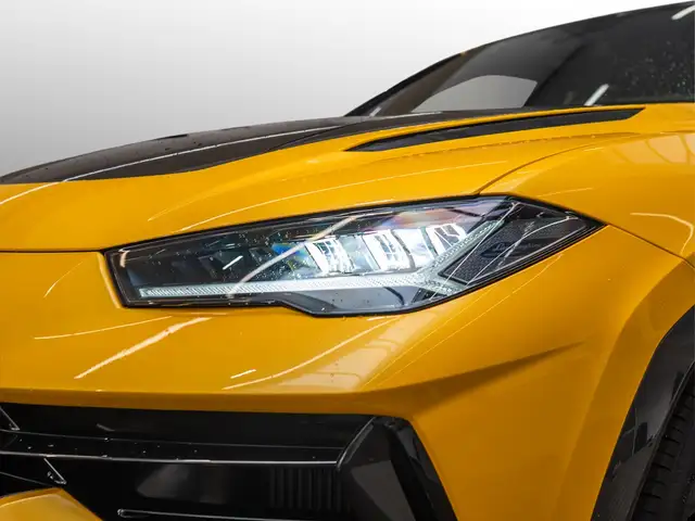 Lamborghini Urus view 7