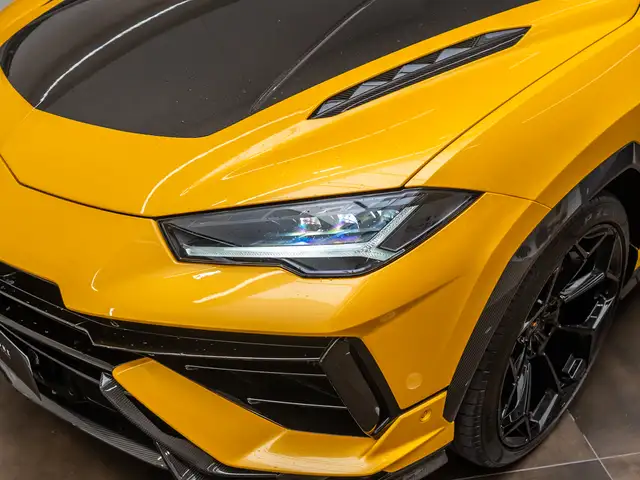 Lamborghini Urus view 6