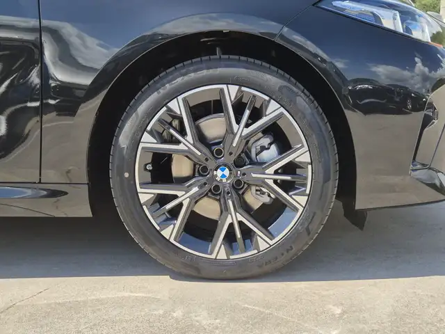 BMW 1 Series view 12