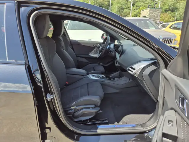 BMW 1 Series view 9