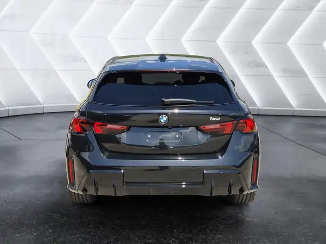 BMW 1 Series view 3