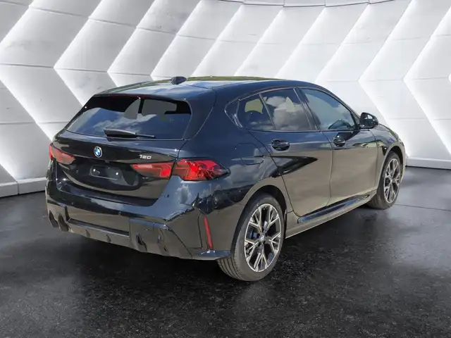 BMW 1 Series view 4