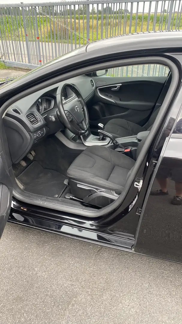 Volvo V40 T2 Kinetic manueel benzine Noir - 1