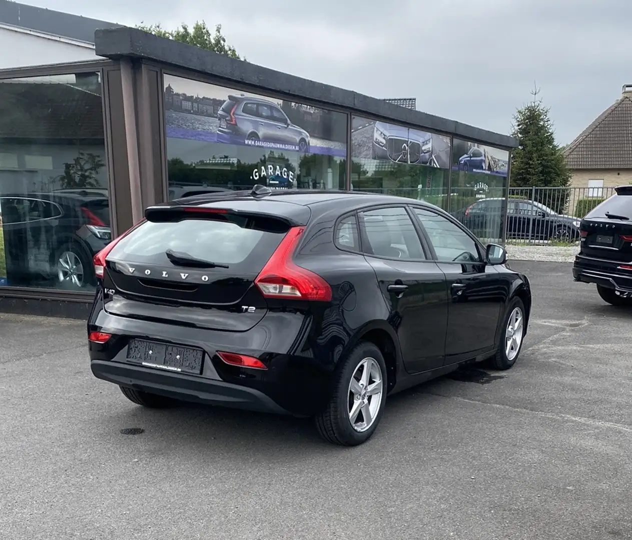 Volvo V40 T2 Kinetic manueel benzine Noir - 2