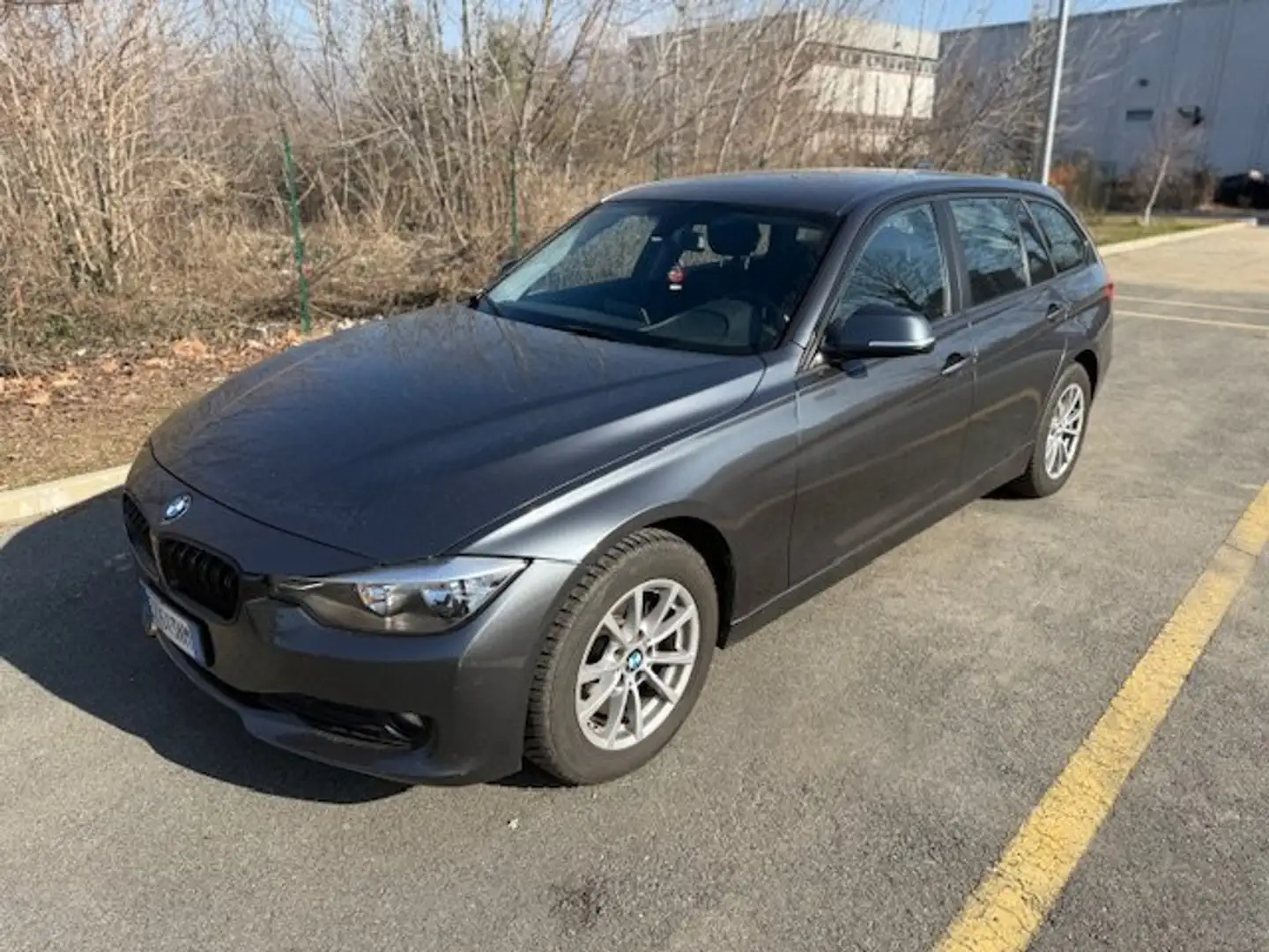 BMW 318 318d Touring xdrive Grey - 1