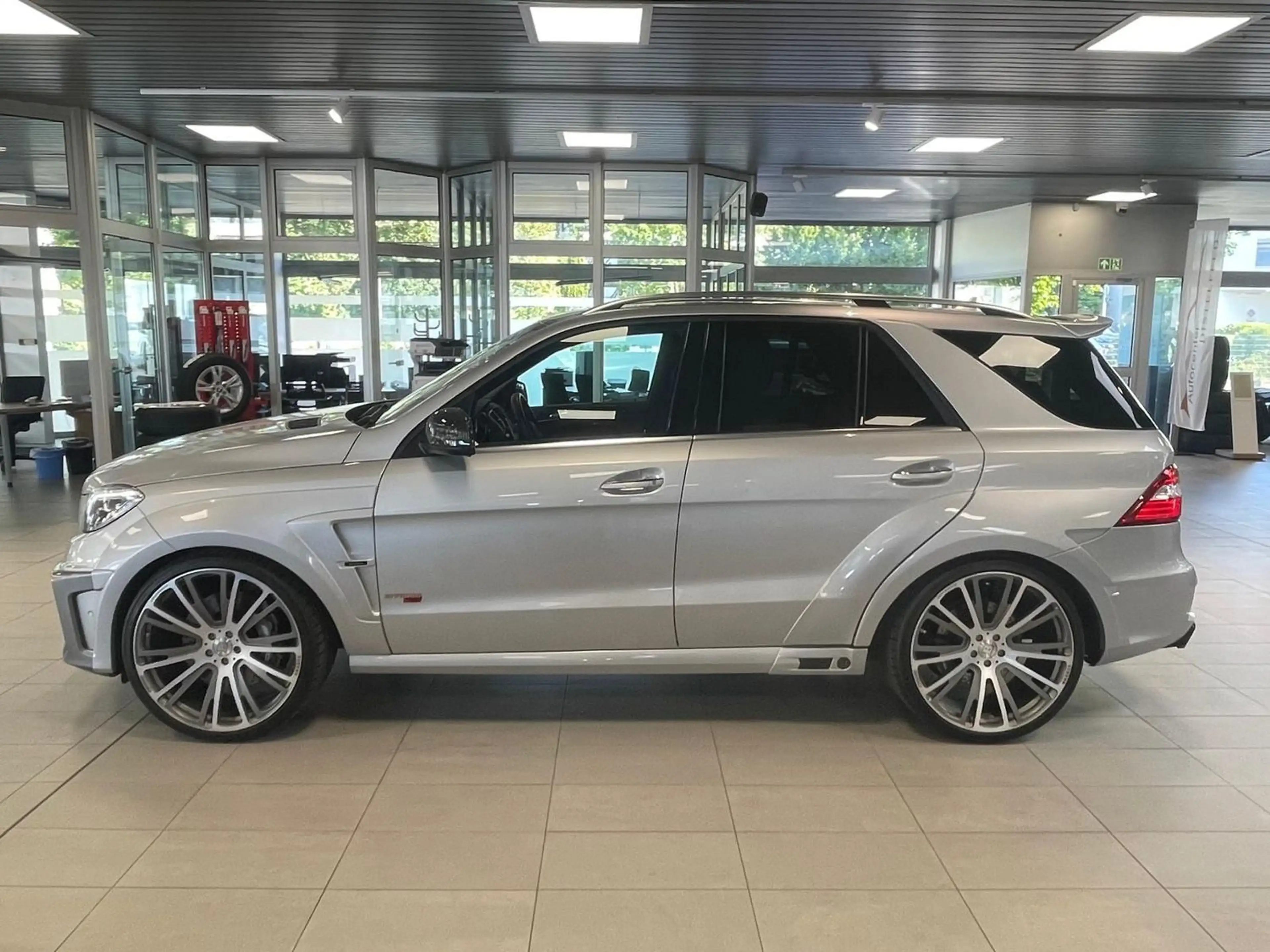 Mercedes-Benz ML 63 AMG BRABUS B63S WIDESTAR 23 ZOLL 700PS — photo 4