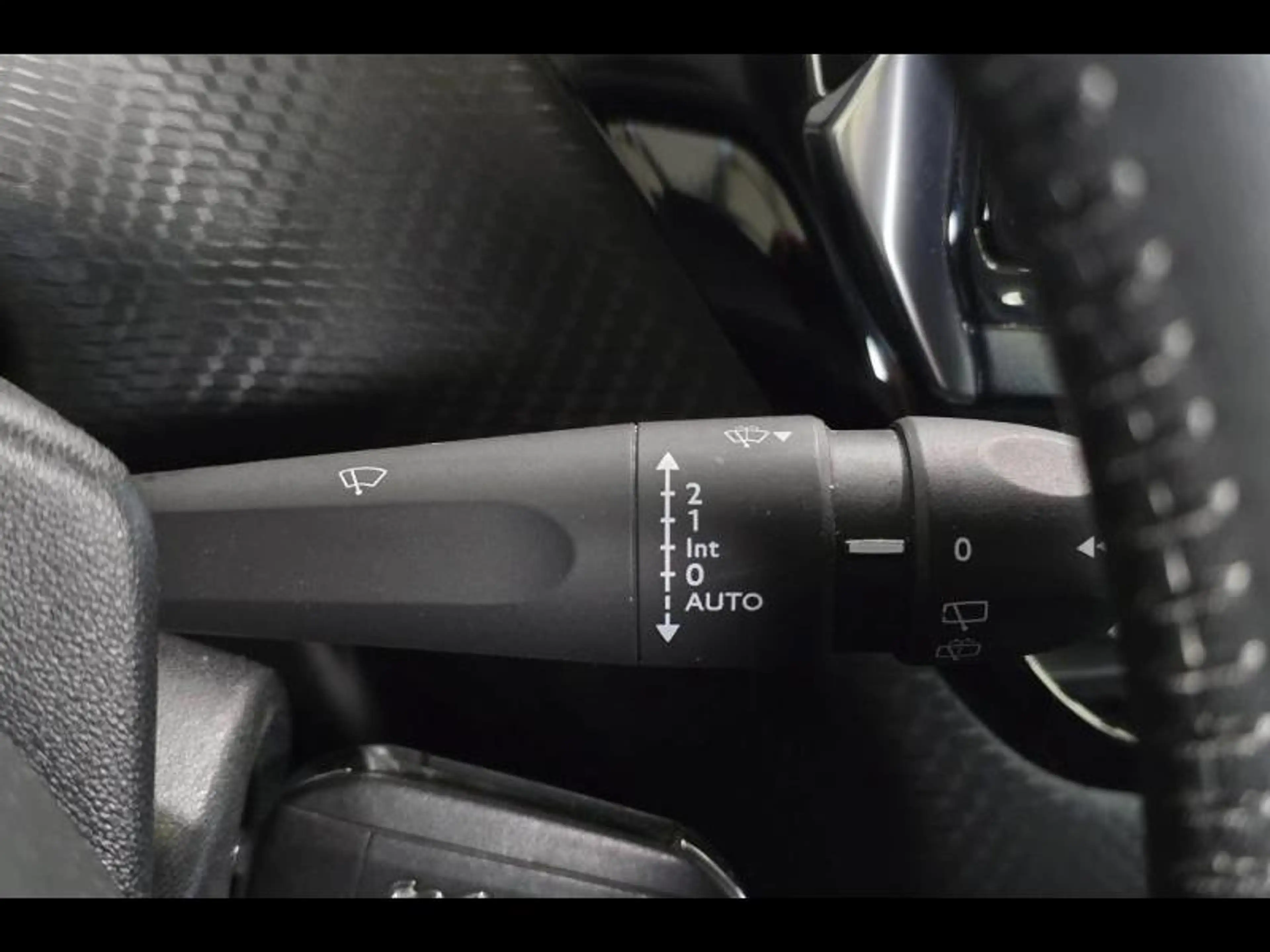 Peugeot 2008 Signature gps — photo 22