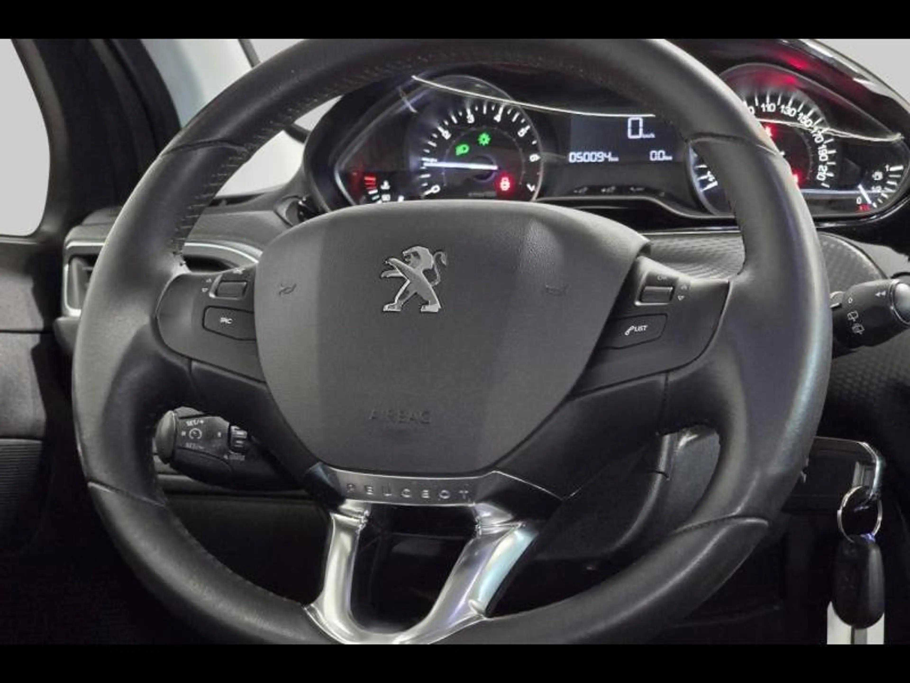 Peugeot 2008 Signature gps — photo 10