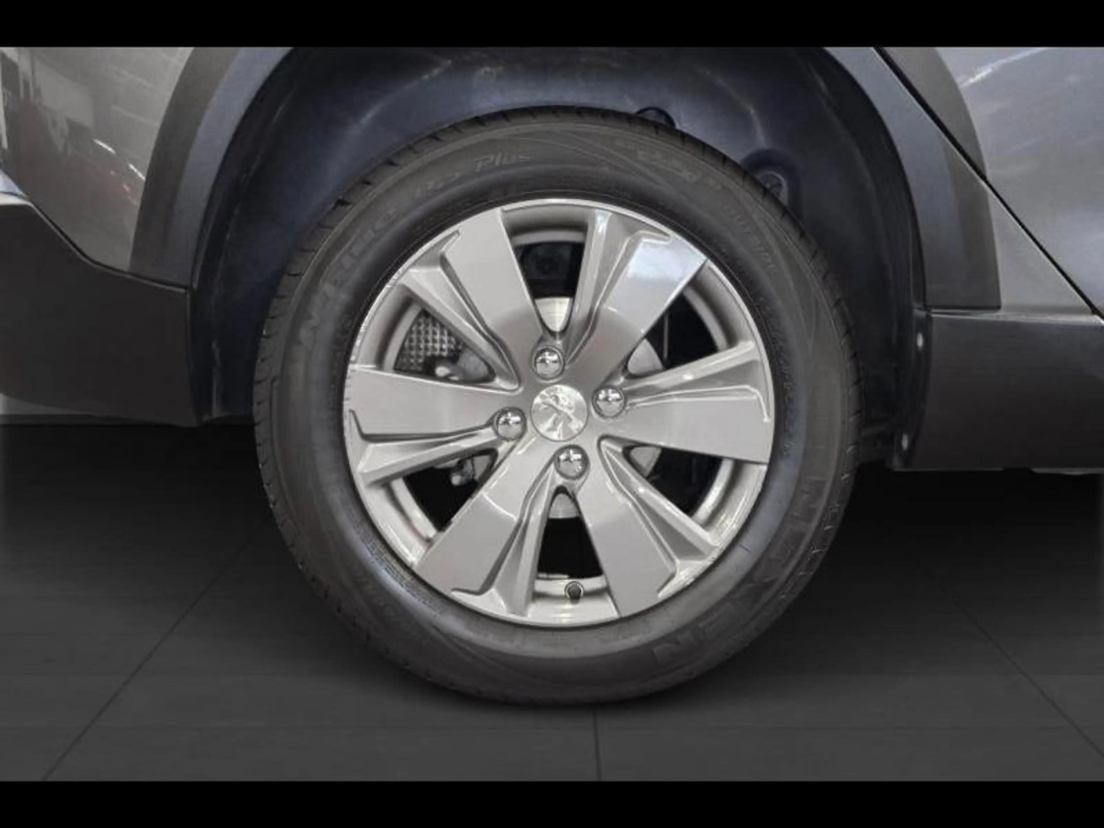 Peugeot 2008 Signature gps — photo 17
