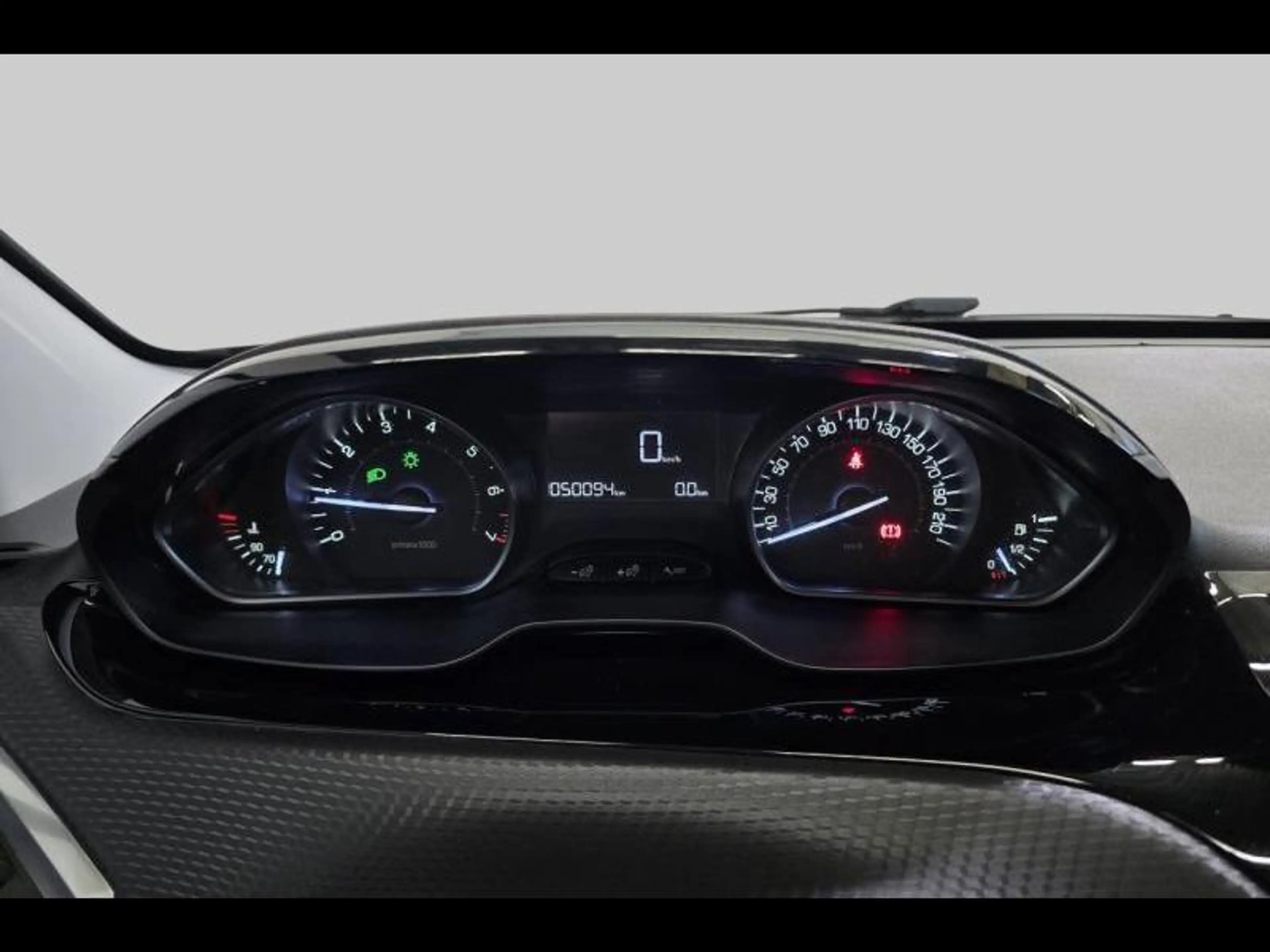 Peugeot 2008 Signature gps — photo 11