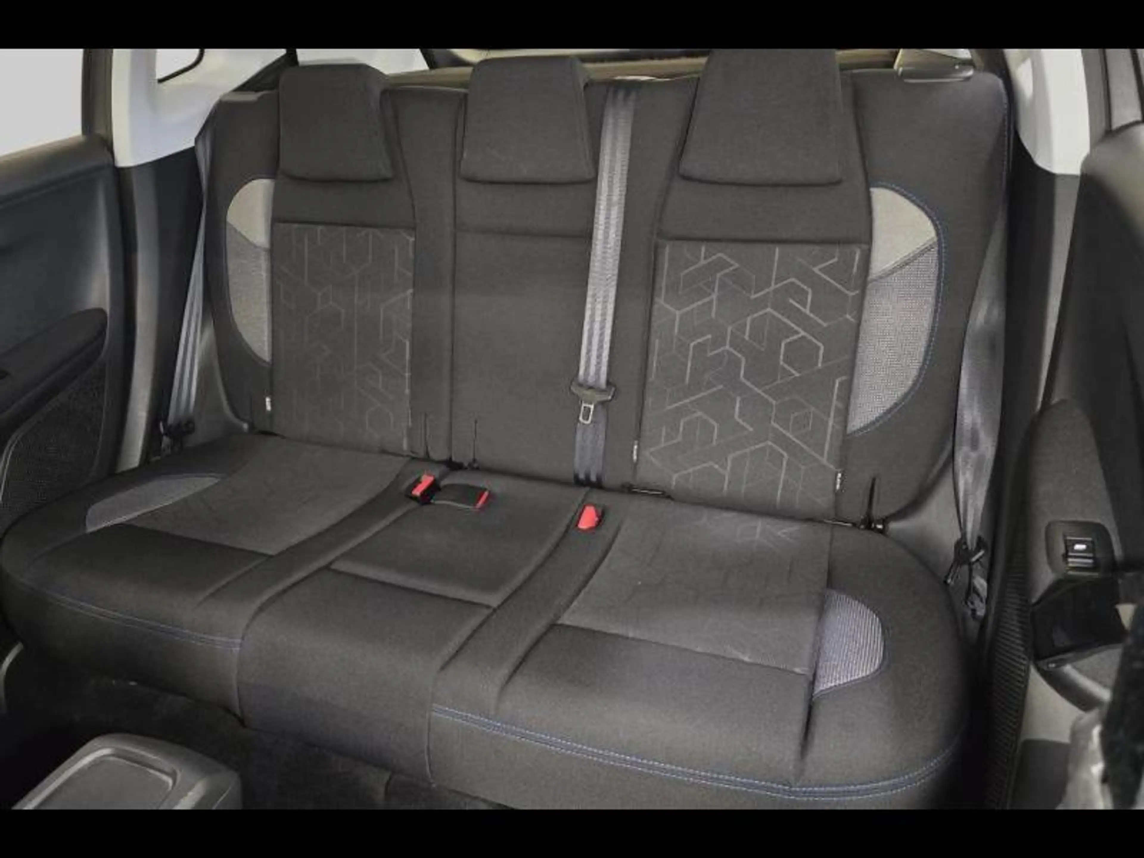 Peugeot 2008 Signature gps — photo 8