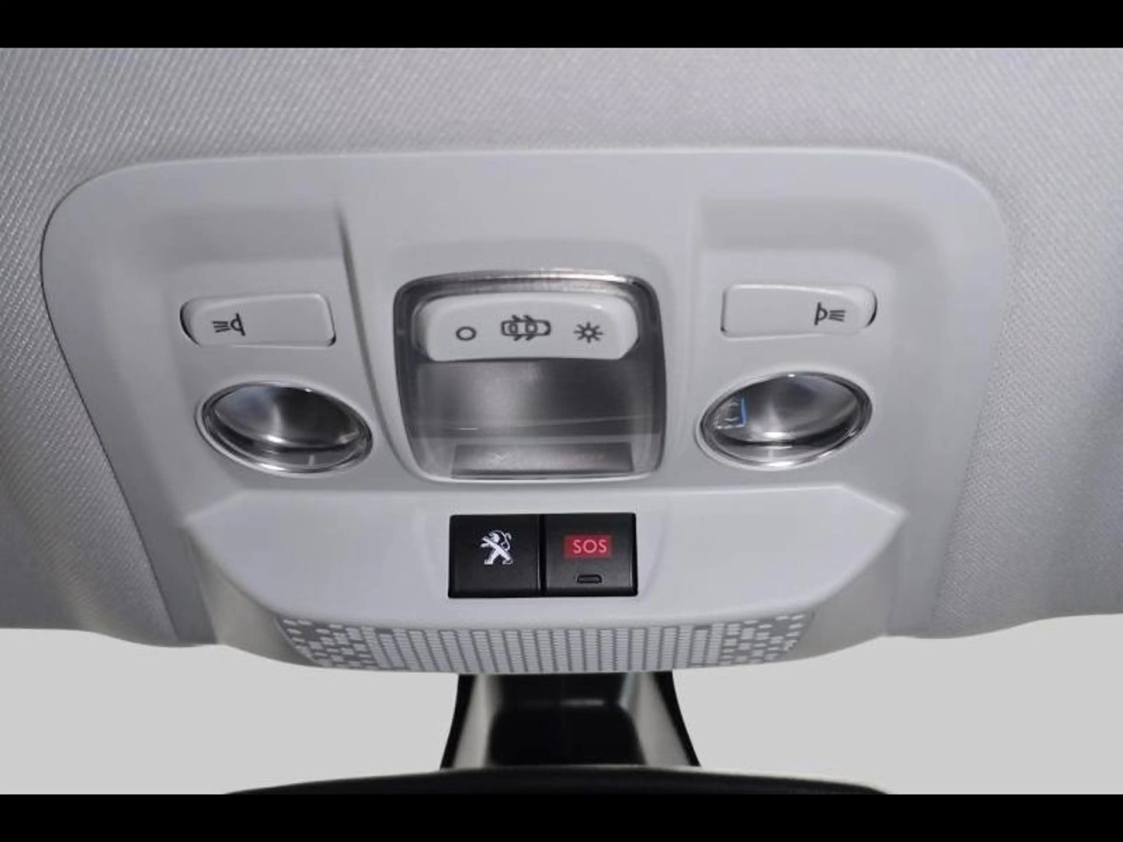 Peugeot 2008 Signature gps — photo 24