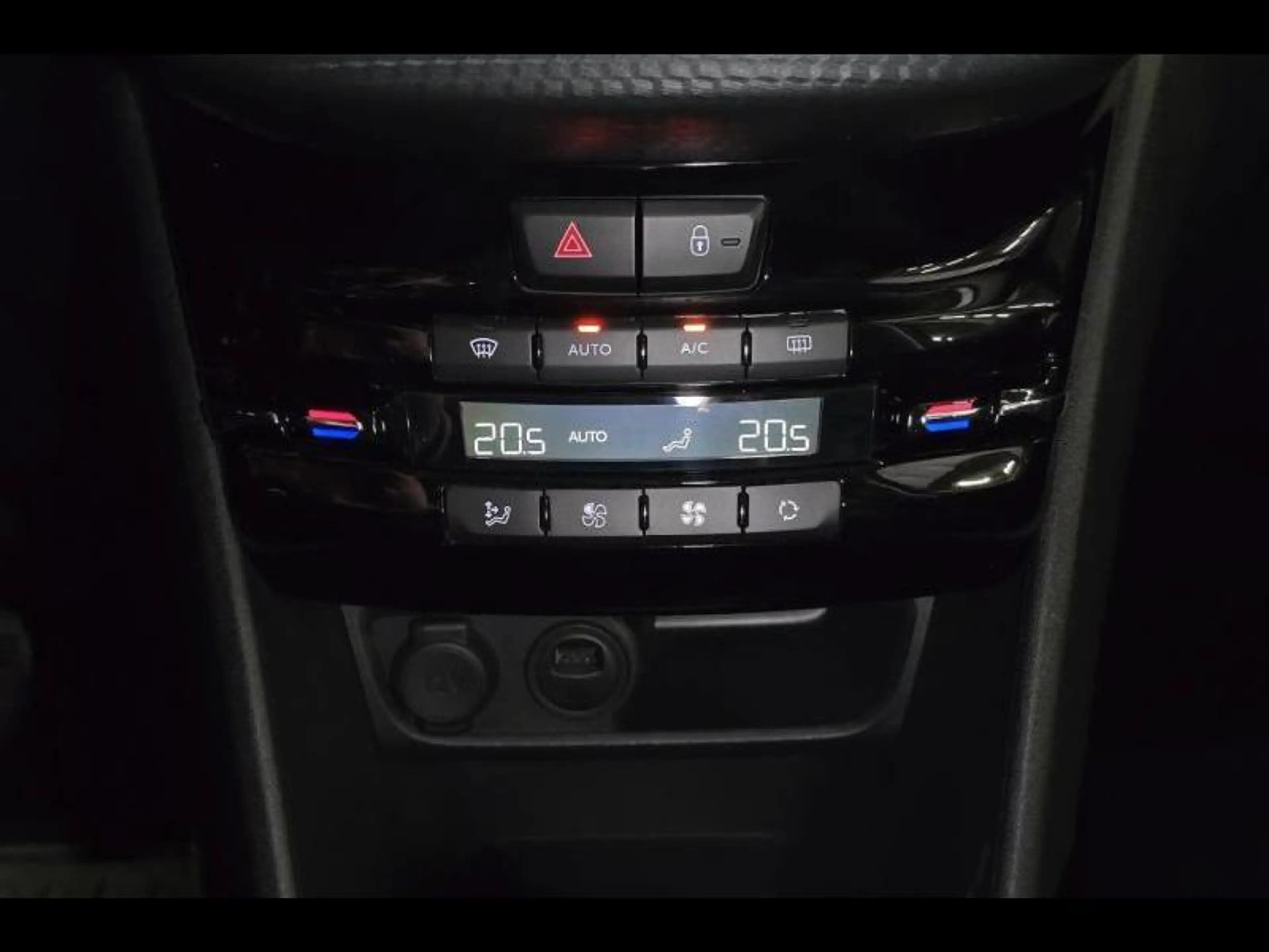 Peugeot 2008 Signature gps — photo 16