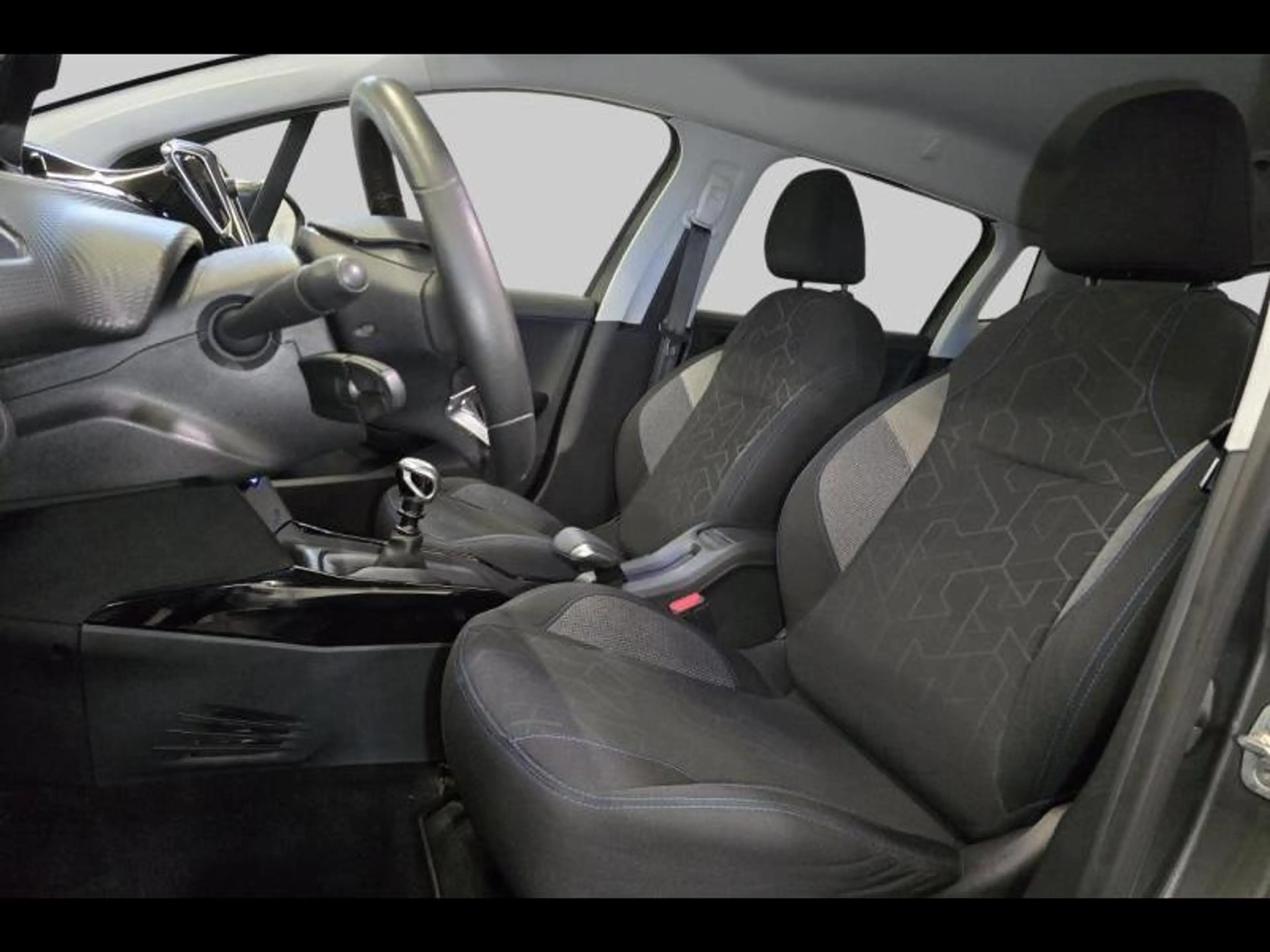 Peugeot 2008 Signature gps — photo 9