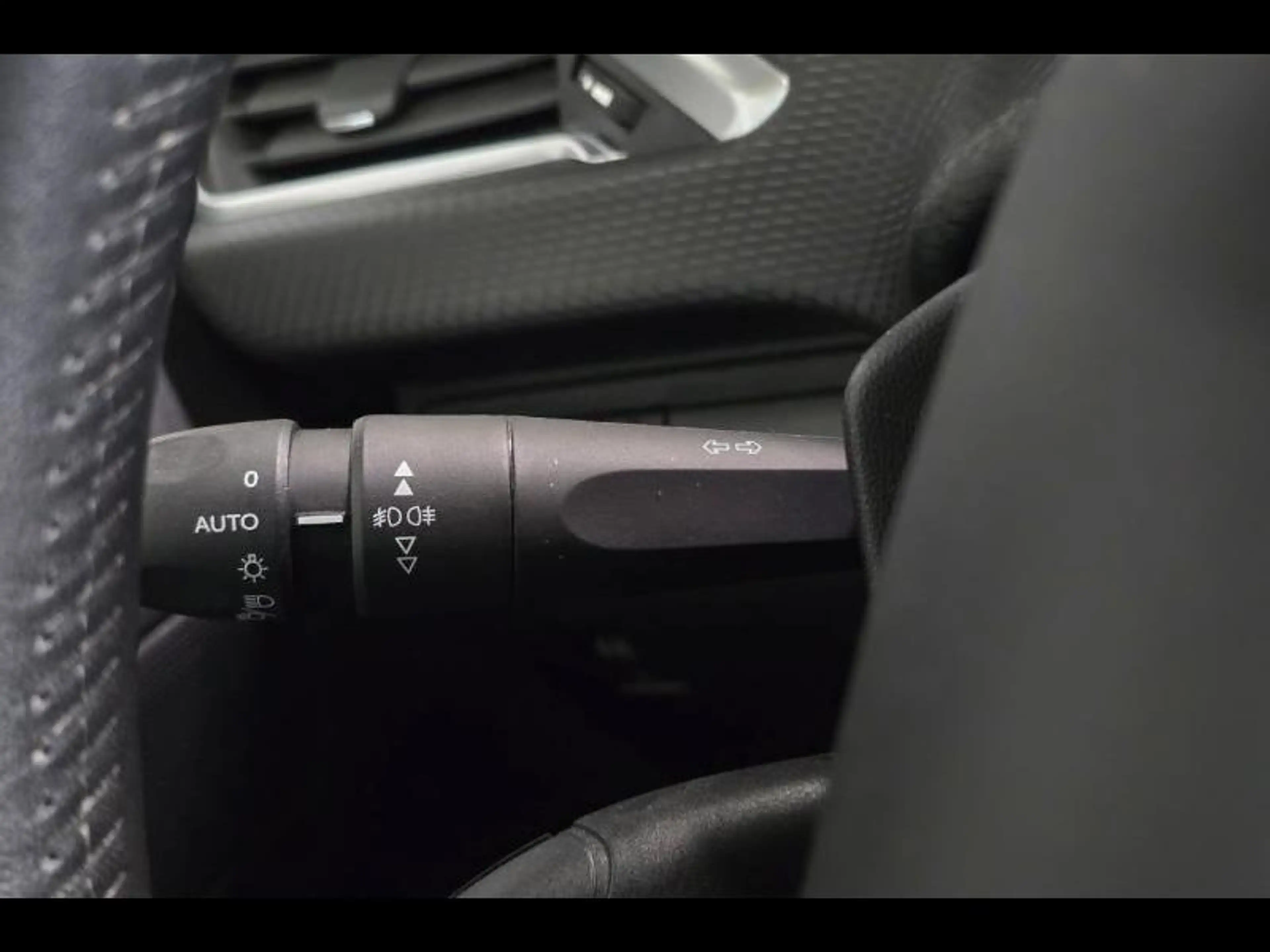 Peugeot 2008 Signature gps — photo 21