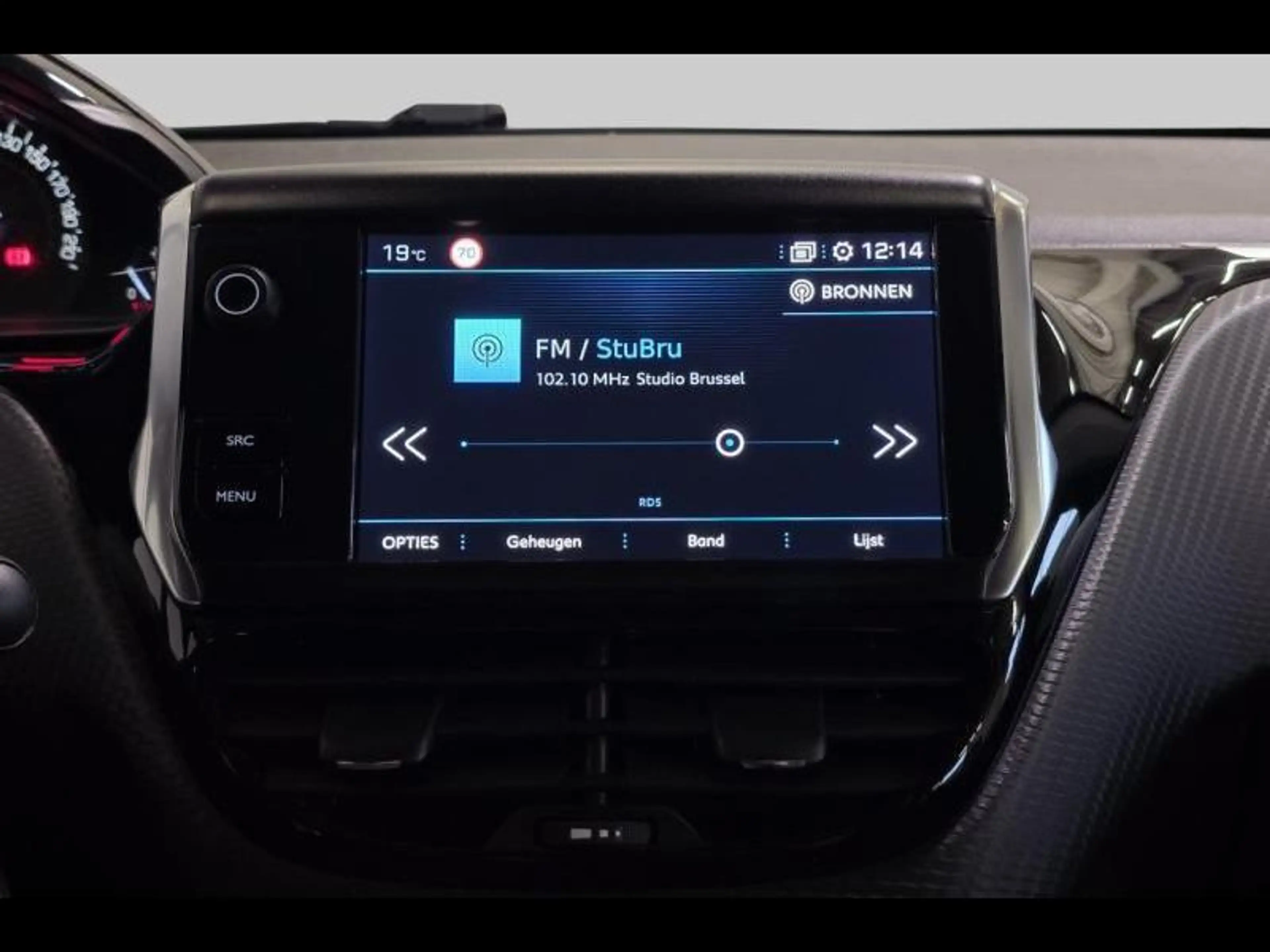 Peugeot 2008 Signature gps — photo 14