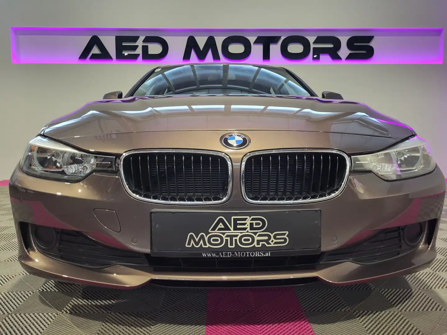 BMW 320 320 d xDrive Brun - 2