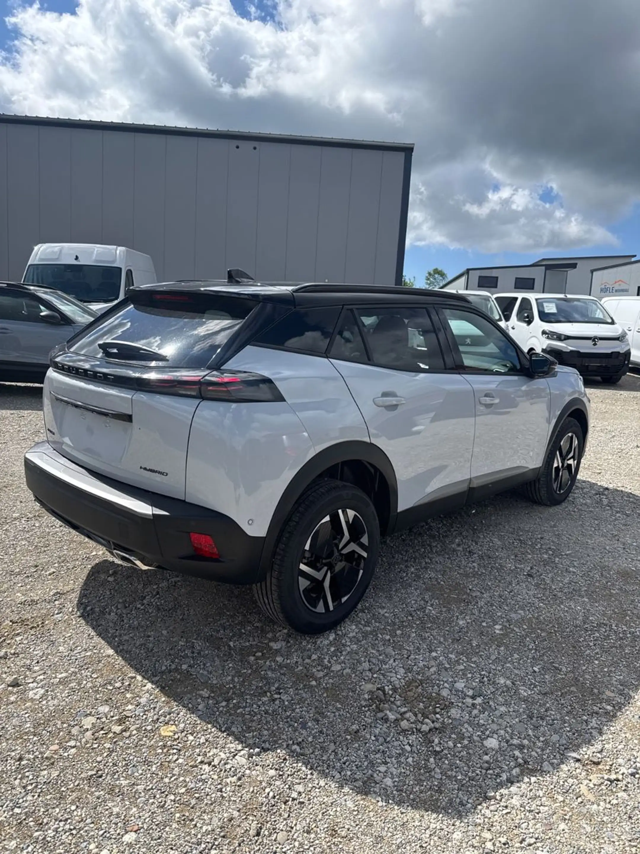 Peugeot 2008 Hybrid 145 GT, ACC, Navi — photo 3