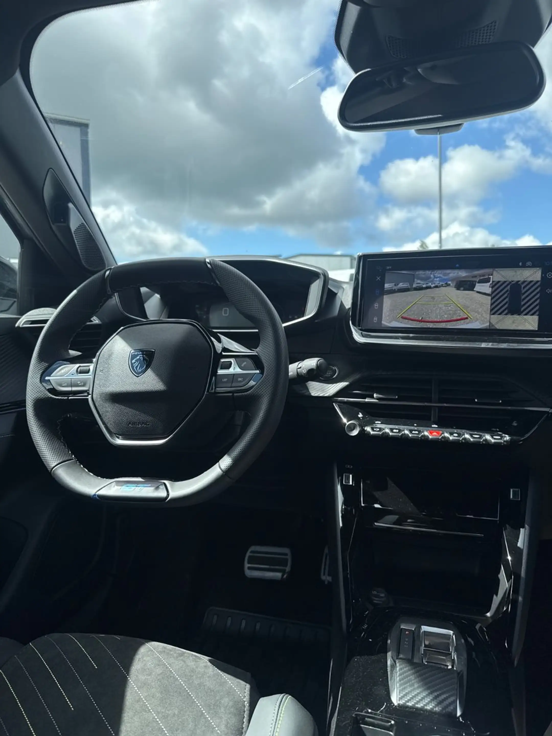 Peugeot 2008 Hybrid 145 GT, ACC, Navi — photo 6