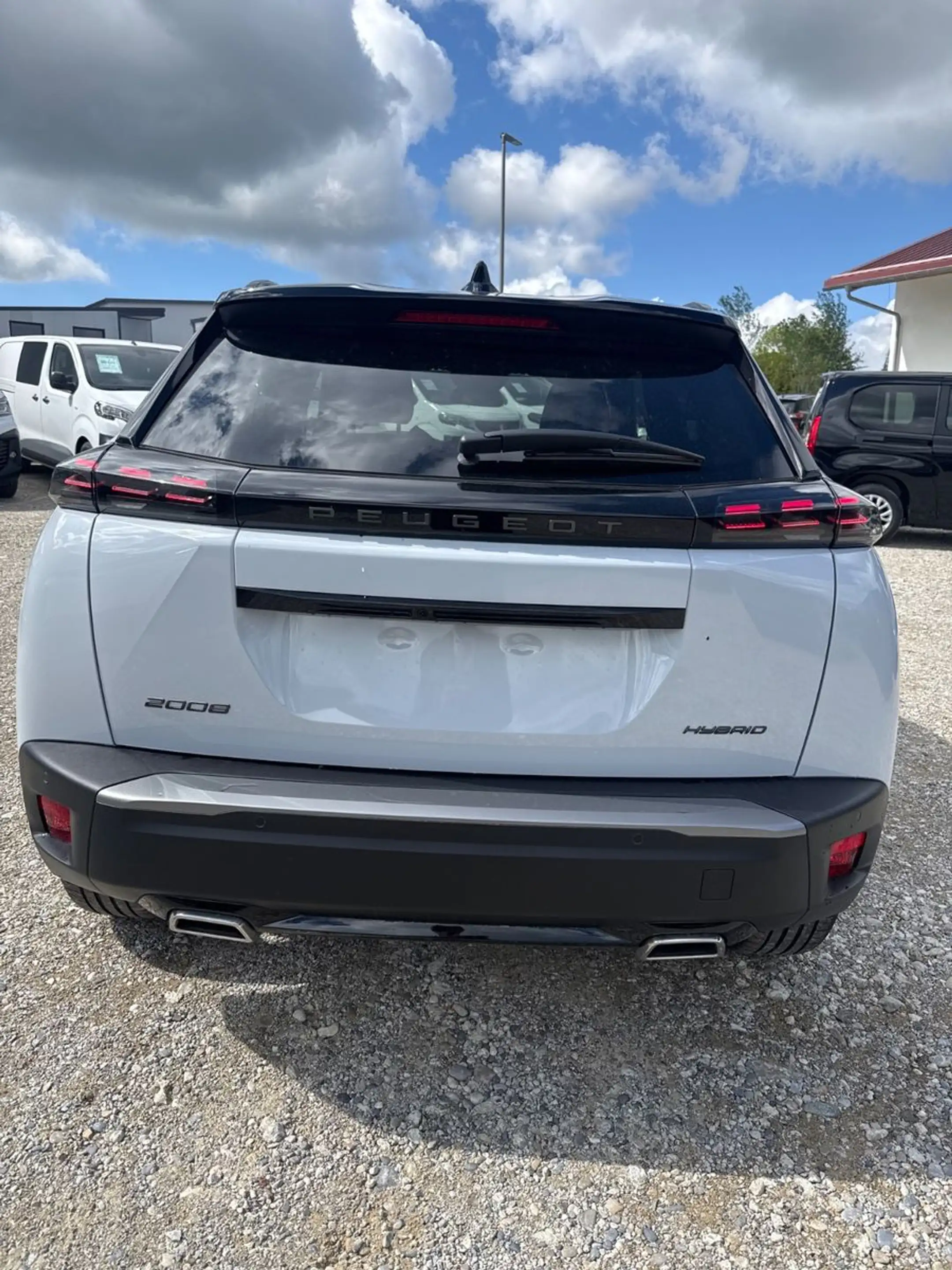 Peugeot 2008 Hybrid 145 GT, ACC, Navi — photo 5