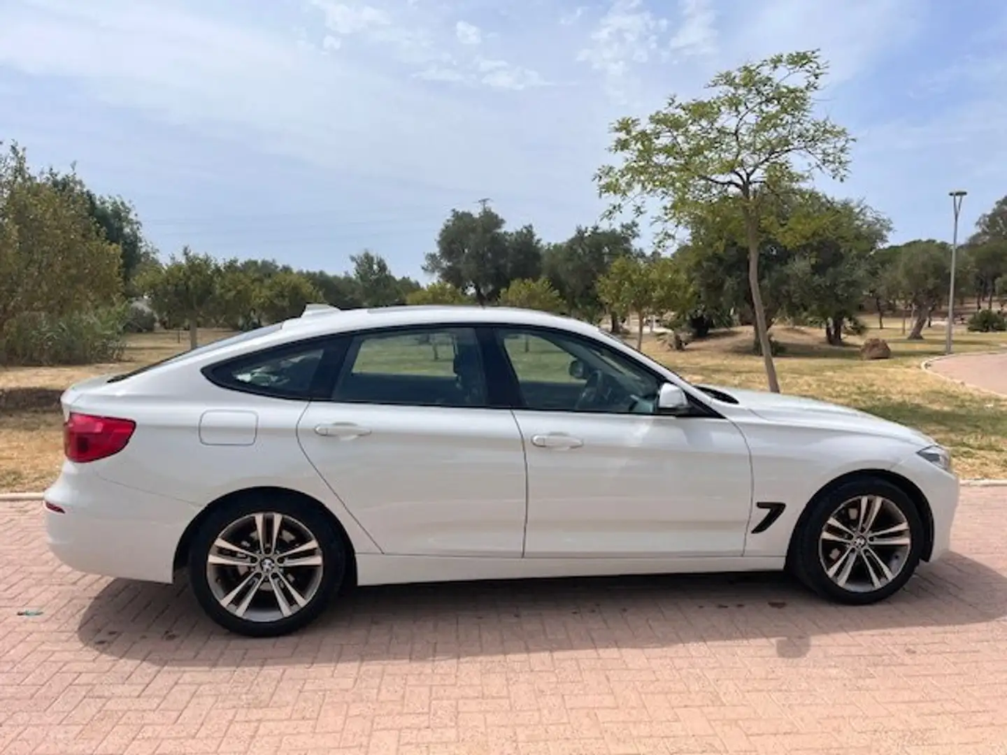 BMW 318 318dA+Touring Blanco - 2