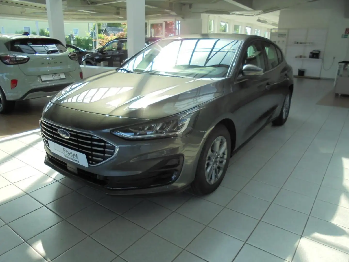 Ford Focus Titanium Grau - 1