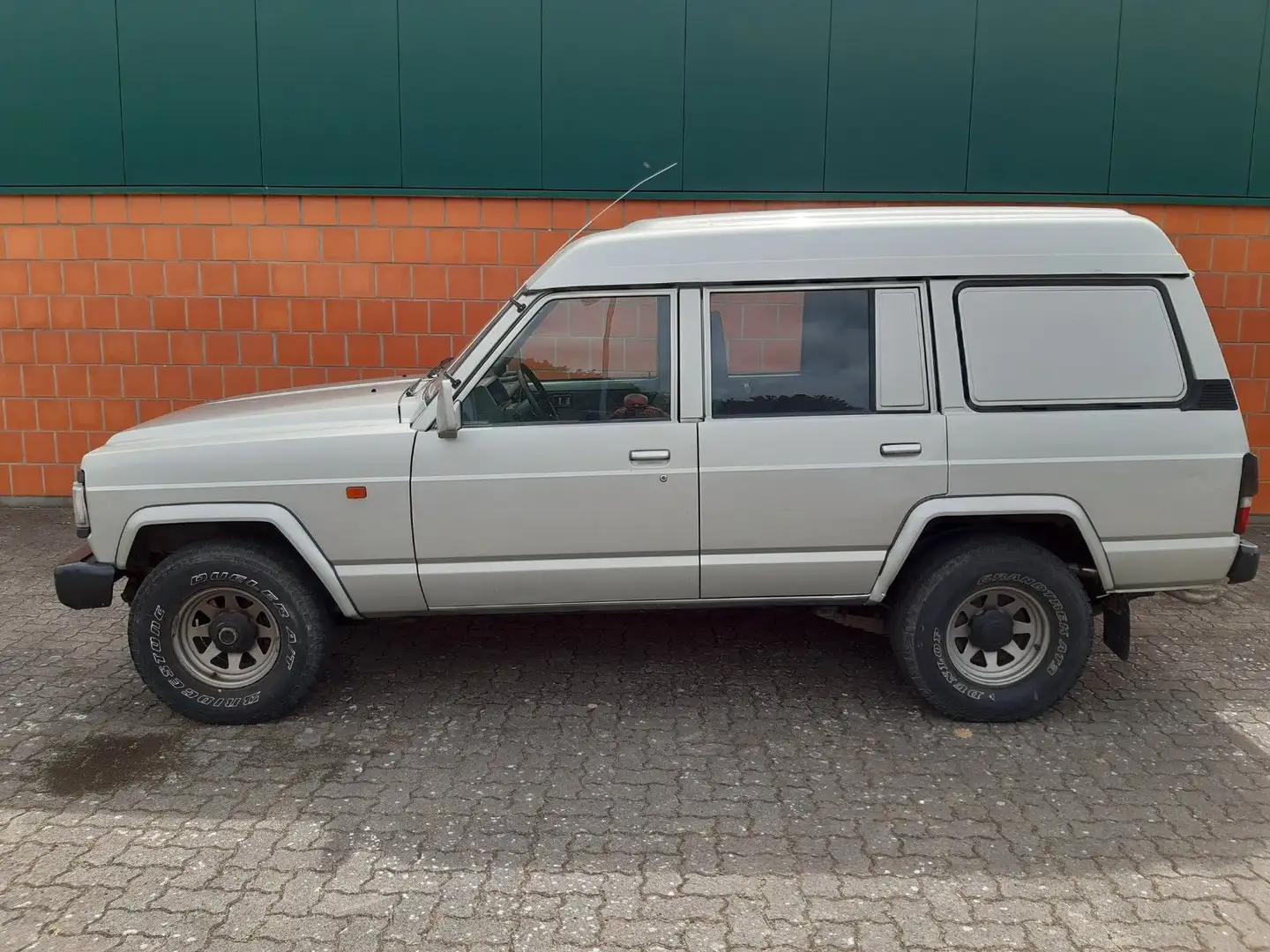 Nissan Patrol 2,8 Turbo-Diesel- lang erst 109000 KM. Argent - 1