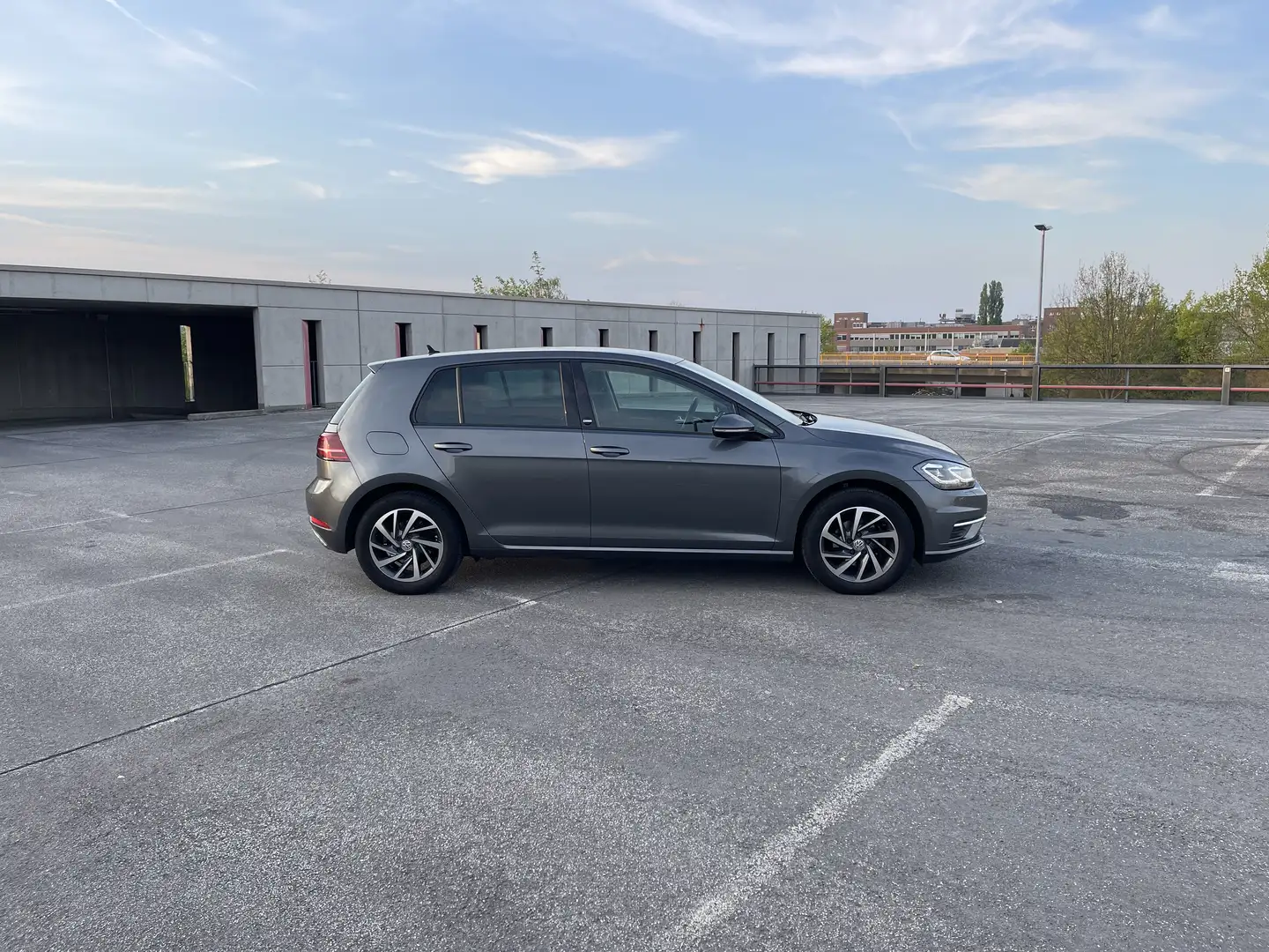 Volkswagen Golf VII 1.0 TSI Sound LED/SHZ/APP/ACC Grau - 2