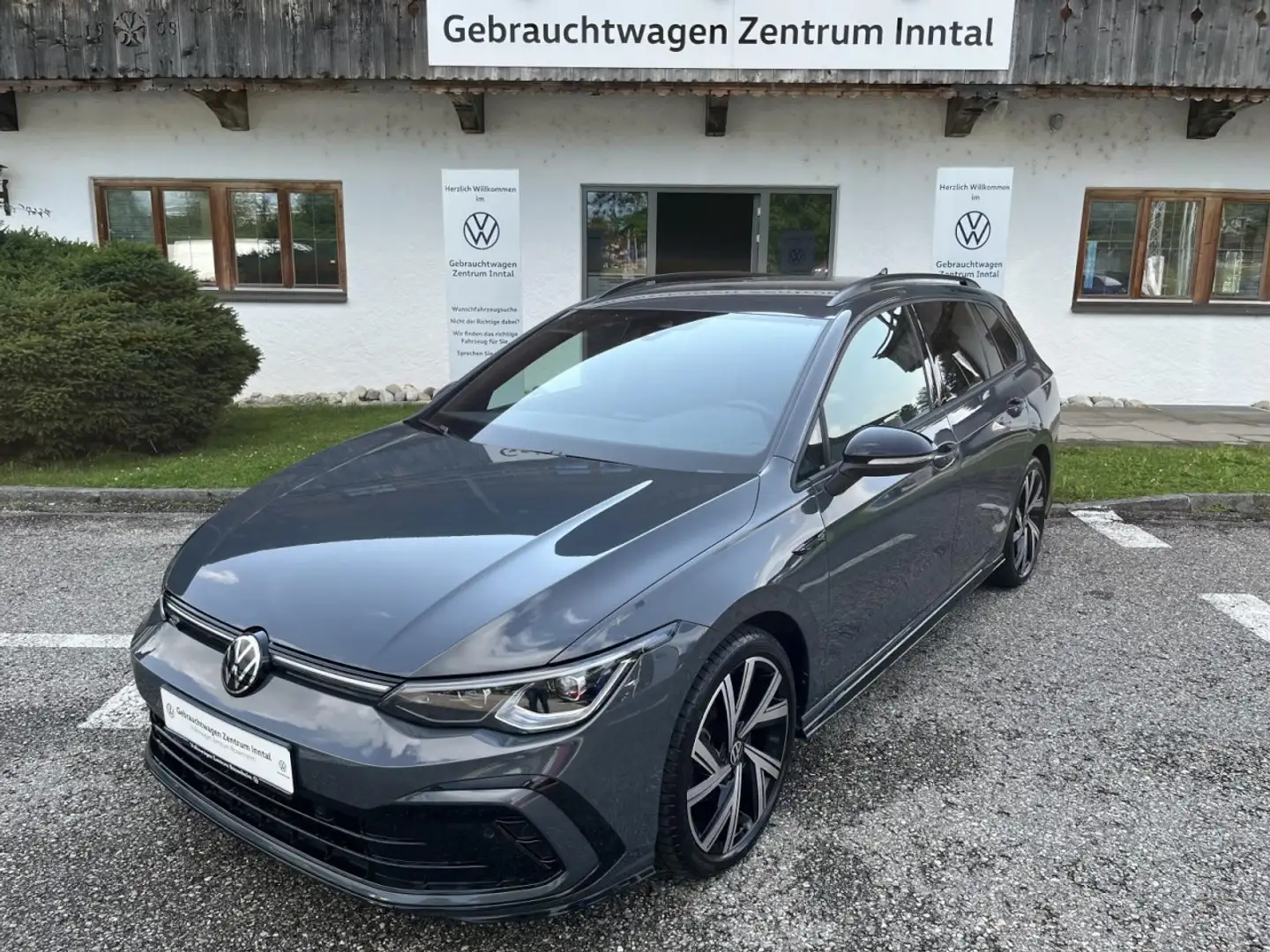 Volkswagen Golf VIII Variant 1,5 eTSI DSG R-Line (Navi+LED+RearVie Grau - 2