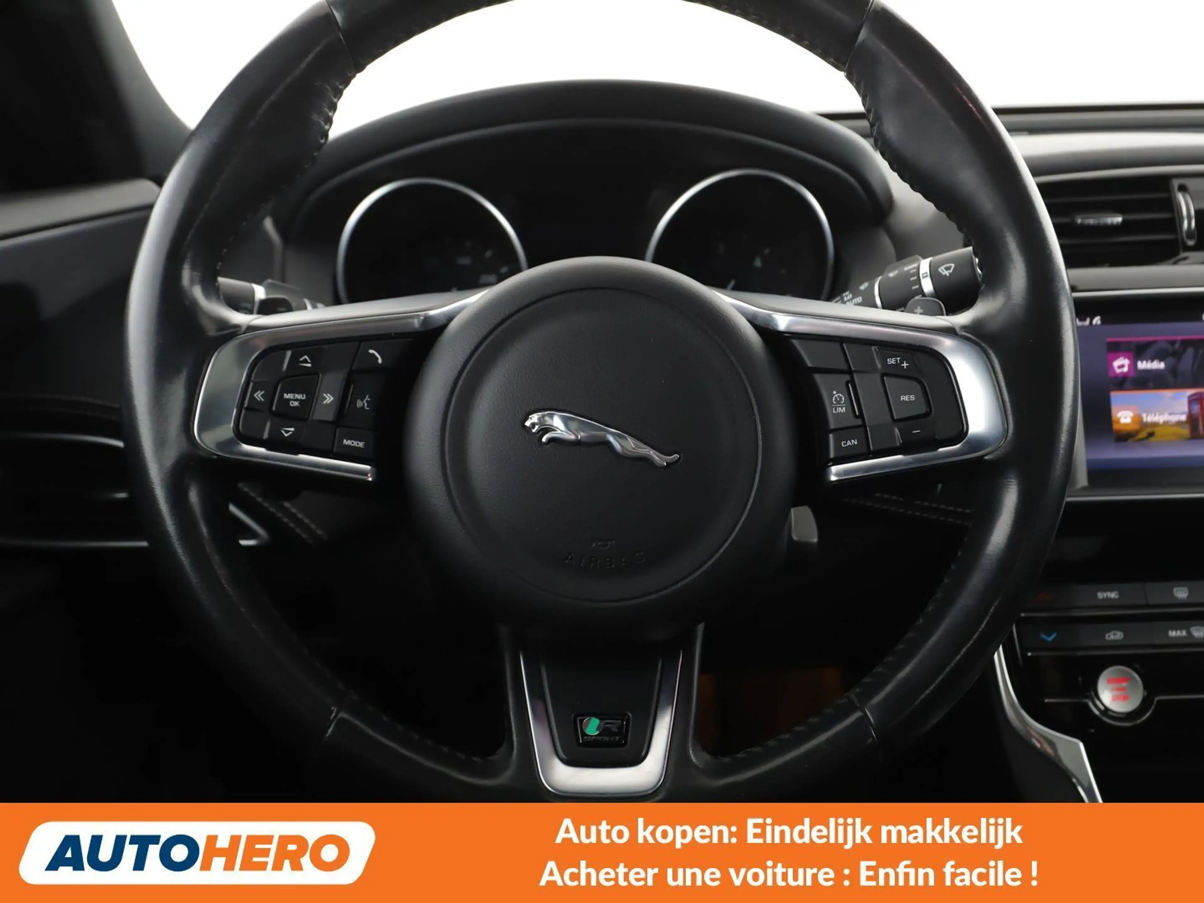 Jaguar XE 20d R-Sport — photo 5