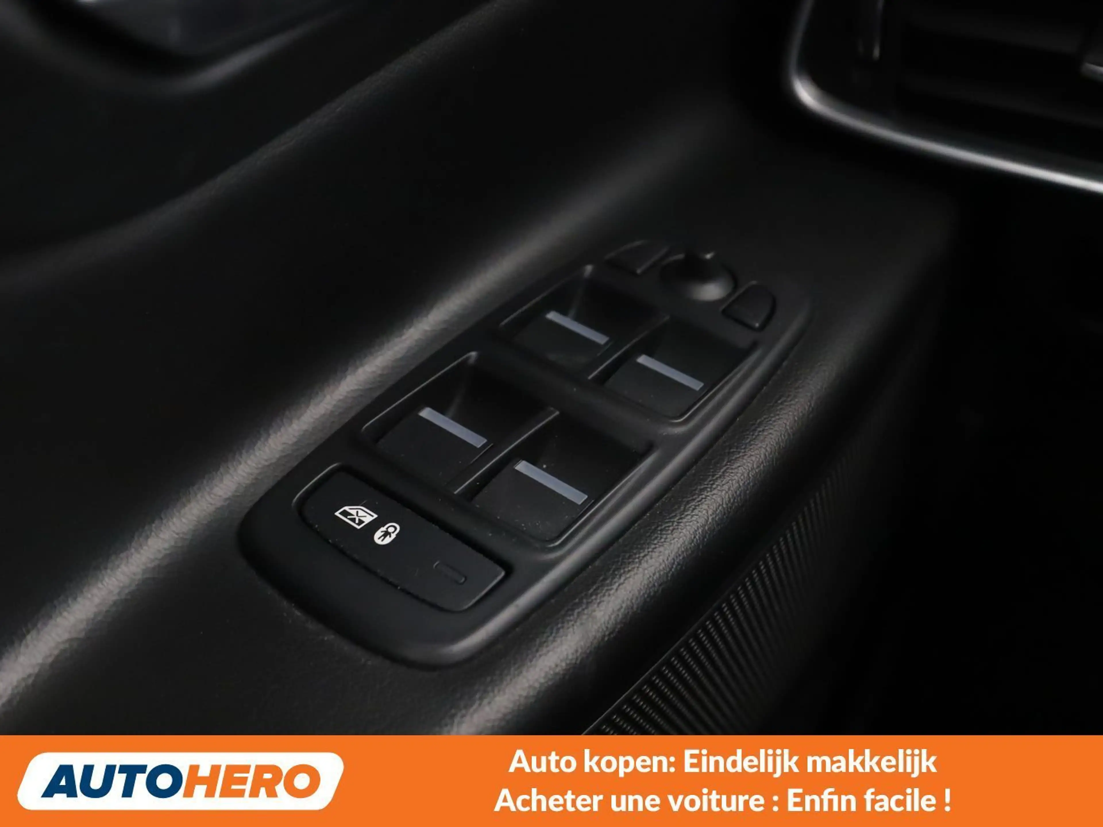 Jaguar XE 20d R-Sport — photo 14