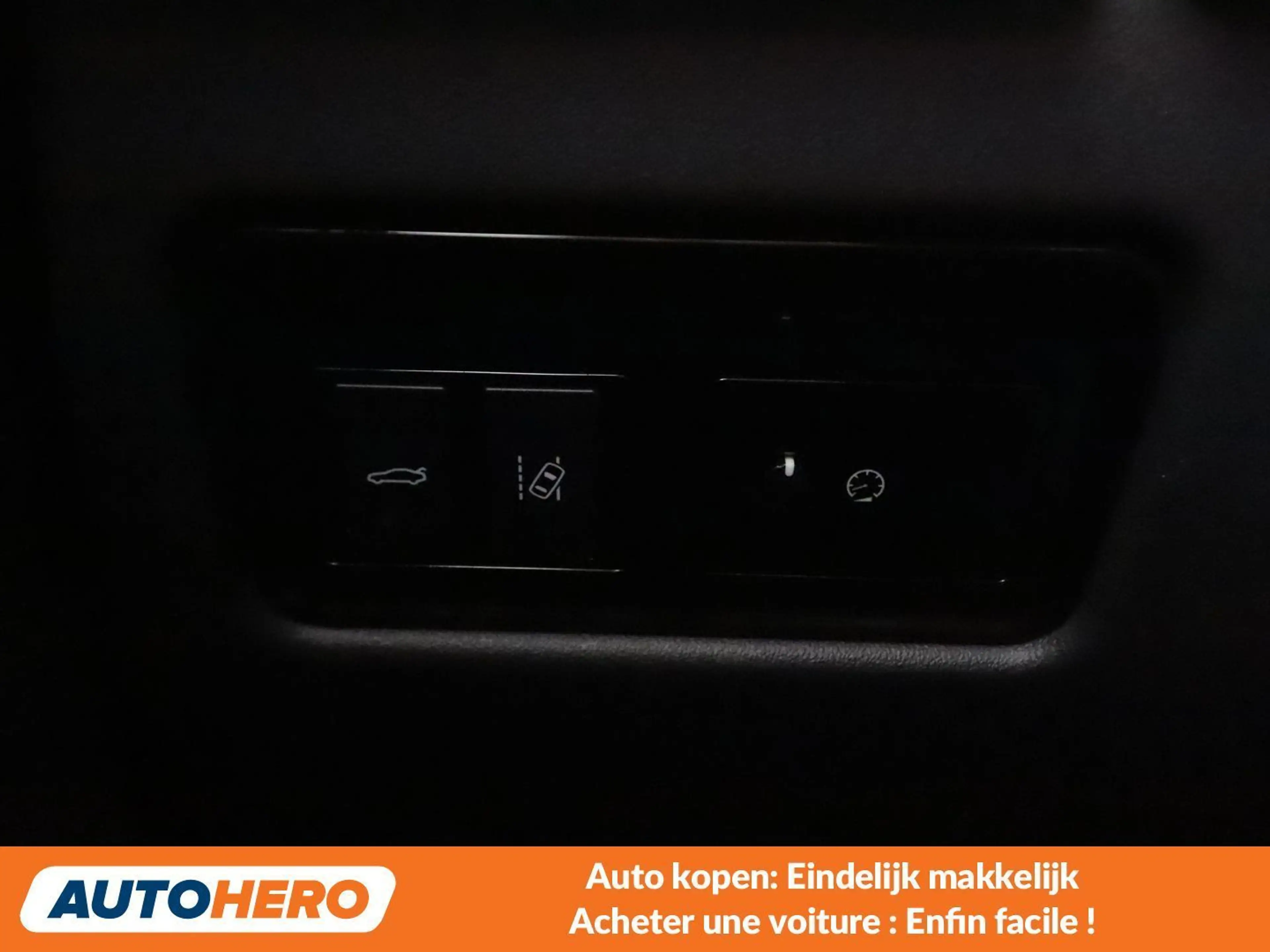Jaguar XE 20d R-Sport — photo 13