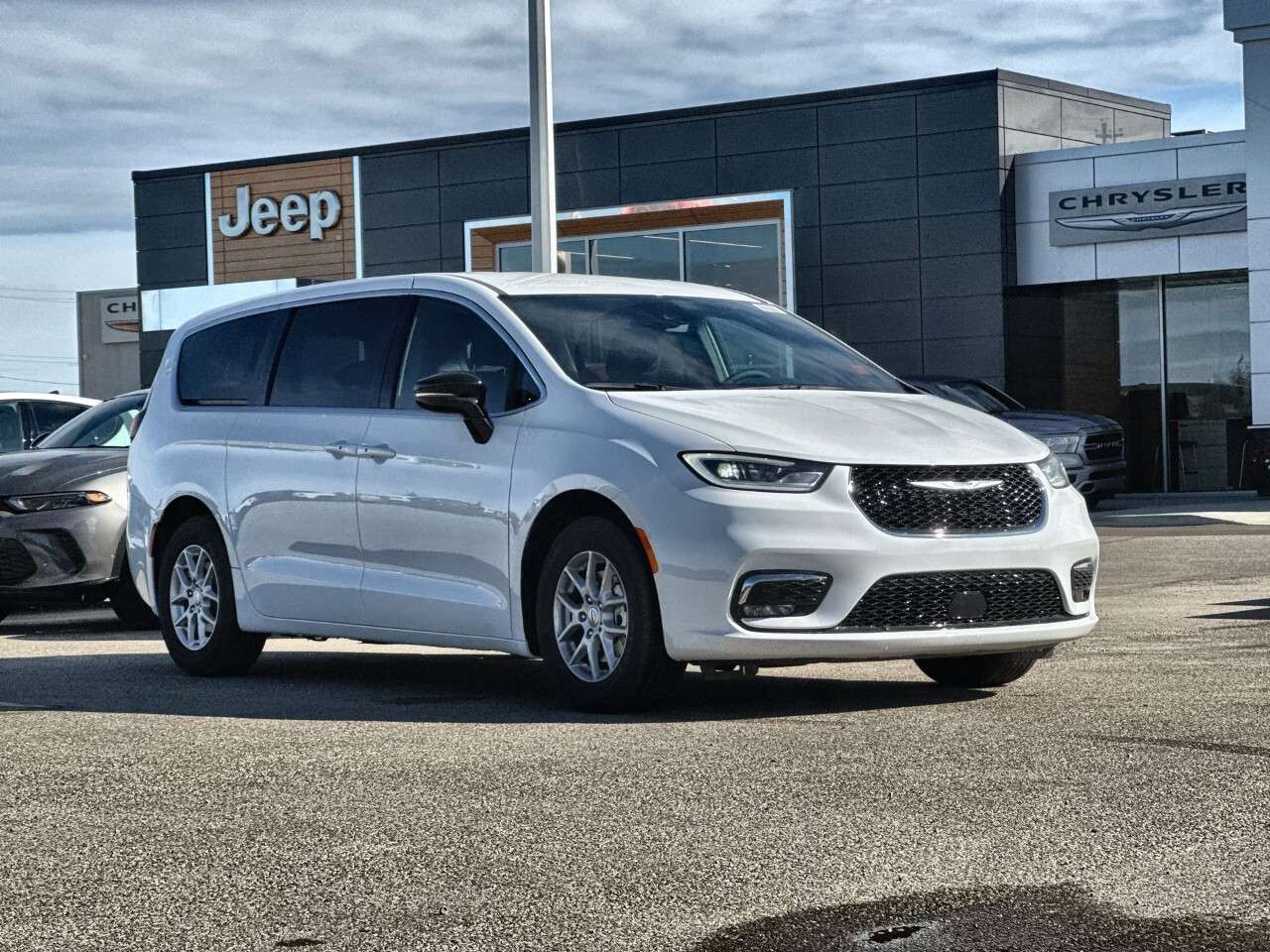 2024 Chrysler Pacifica Touring FWD