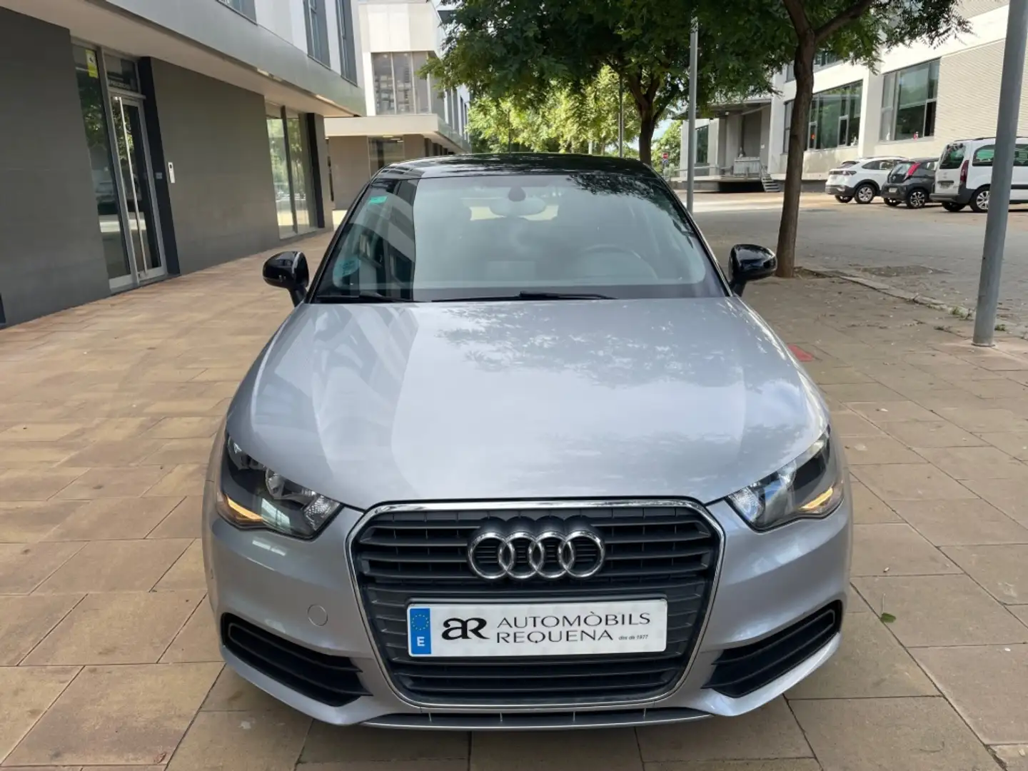 Audi A1 Sportback 1.4 TFSI Attraction S-Tronic Plateado - 2