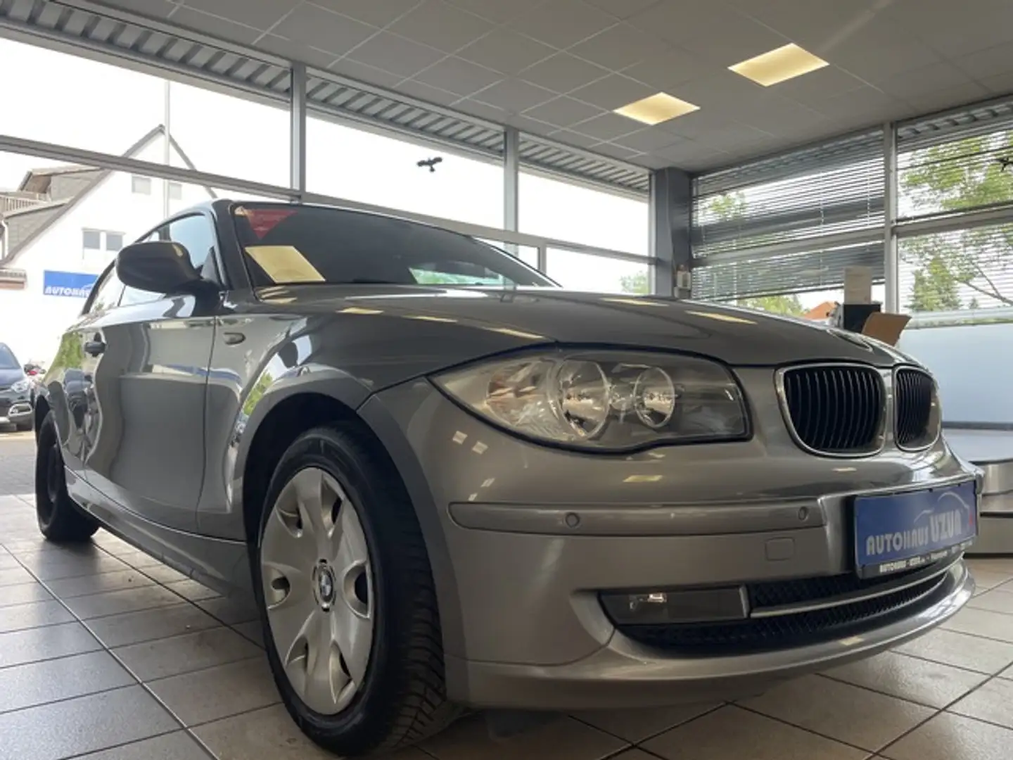 BMW 118 118d Coupe 1. Hand Klima 8 fach bereiTüv 03.2027 Чорний - 2