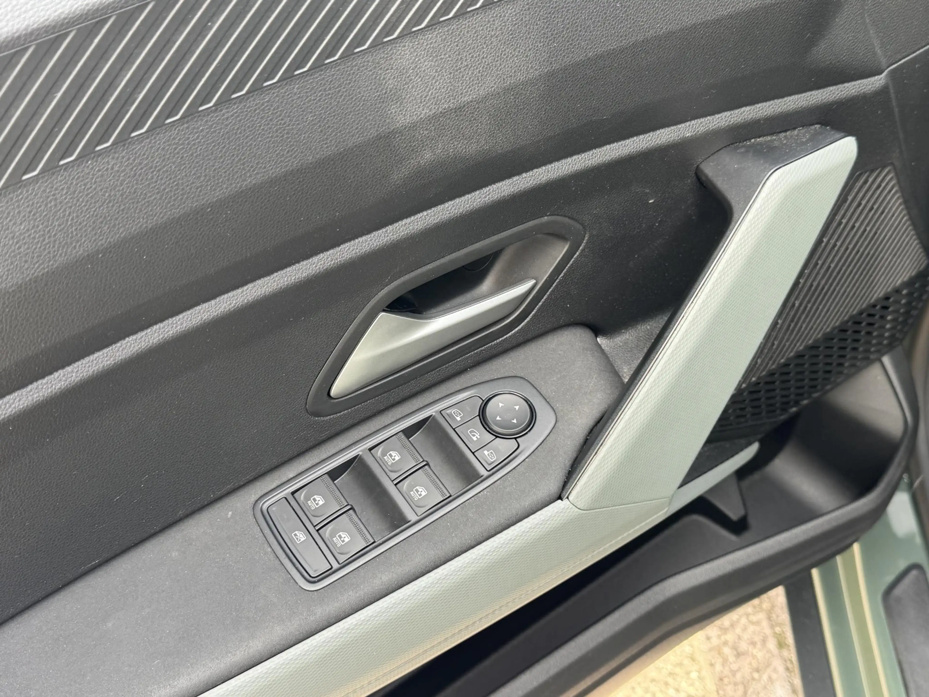 Dacia Duster 1.6 Hybrid 140 Extreme | NAP | Navigatie | Around — photo 10