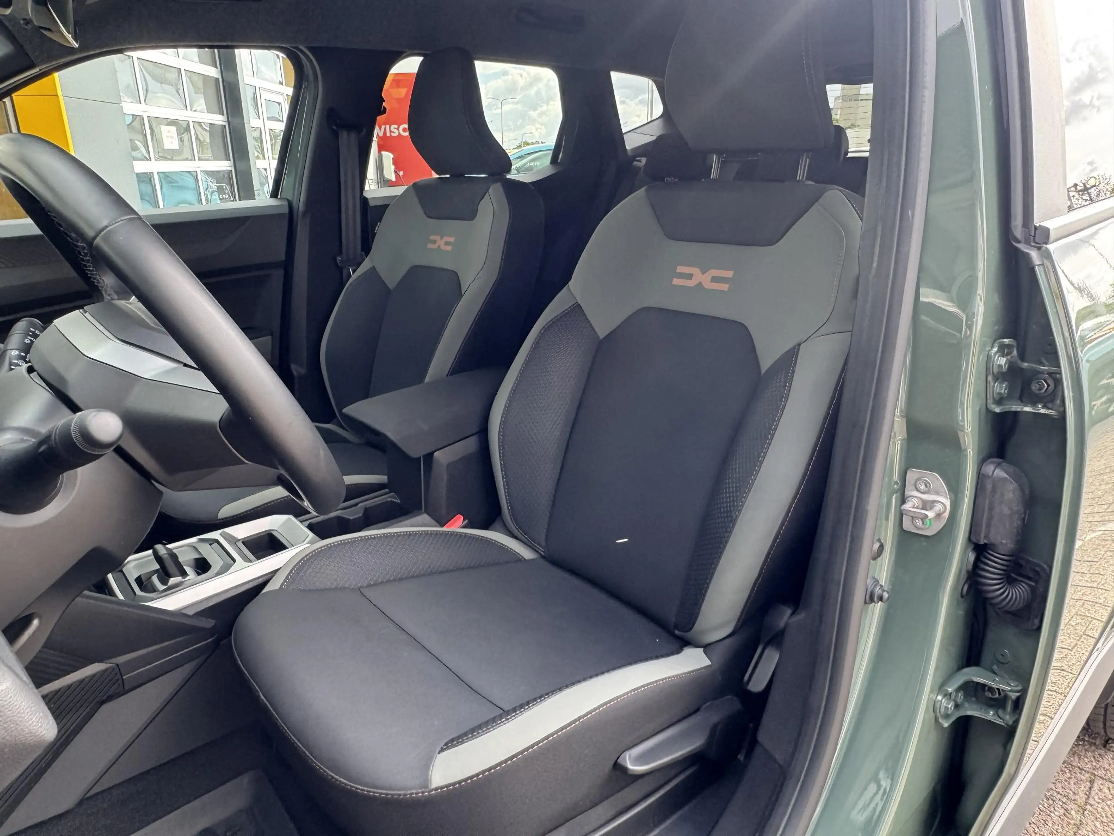 Dacia Duster 1.6 Hybrid 140 Extreme | NAP | Navigatie | Around — photo 5