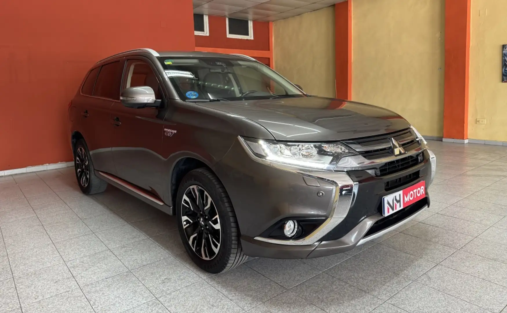 Mitsubishi Outlander PHEV Kaiteki 4WD Gris - 1