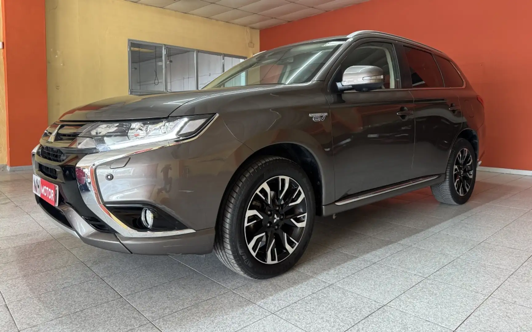 Mitsubishi Outlander PHEV Kaiteki 4WD Gris - 2