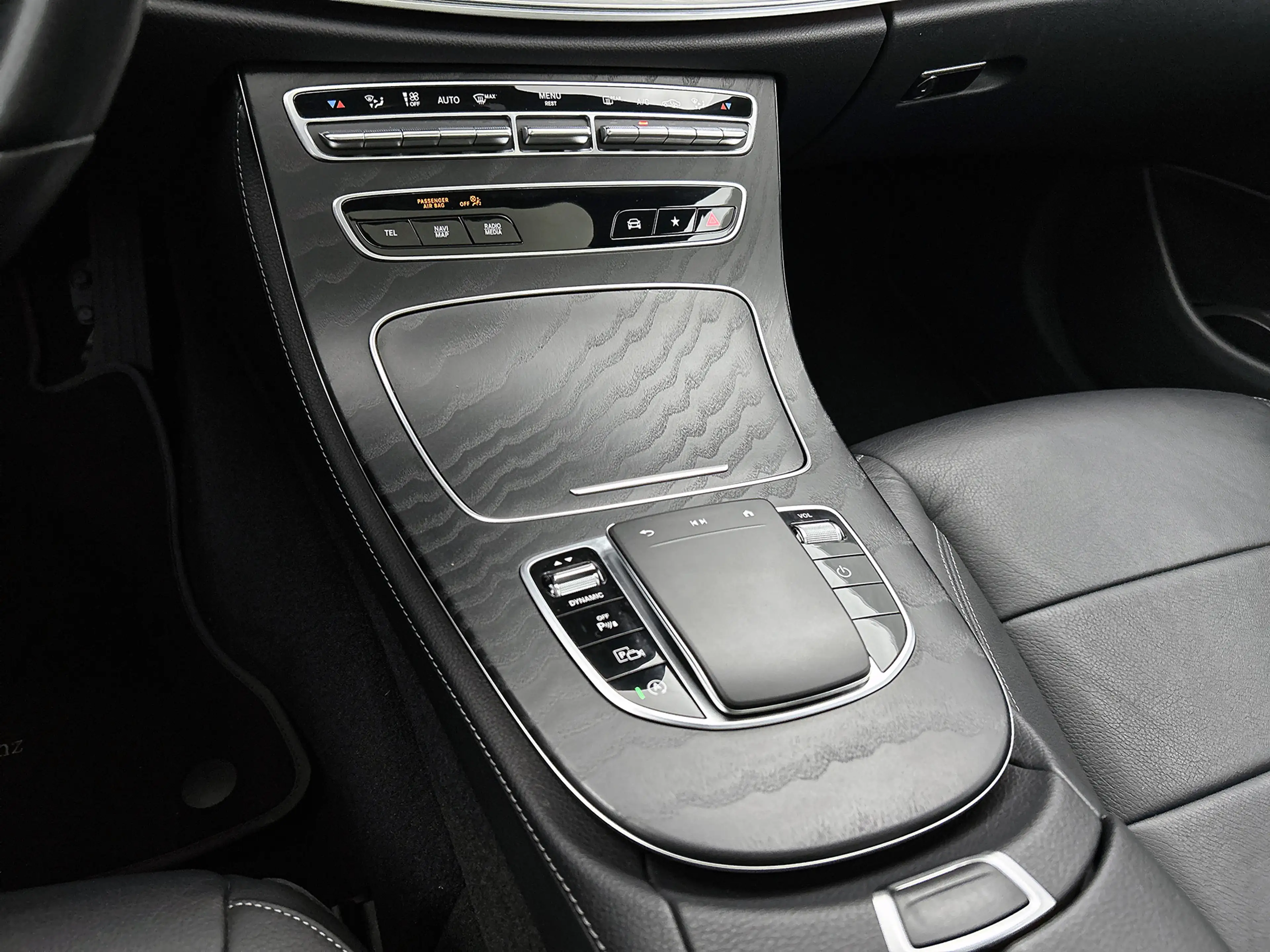 Mercedes-Benz E 200 AMG Line | Panoramadak | 360° camera | Burmester | — photo 12